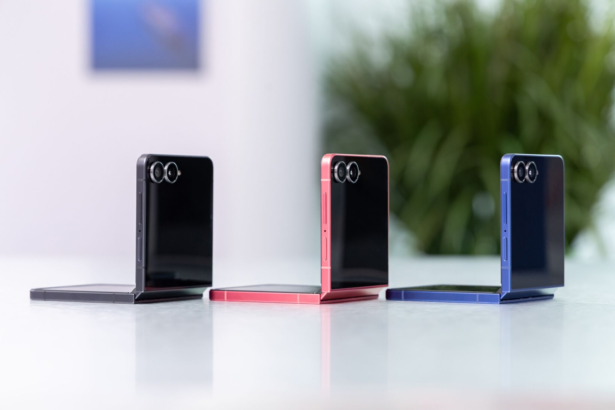 Samsung Galaxy Z Flip7 Series giá từ 23 triệu đồng Samsung Galaxy Z Flip7: Siêu phẩm AI nhỏ gọn với màn hình FlexWindow tràn viền thế hệ mới