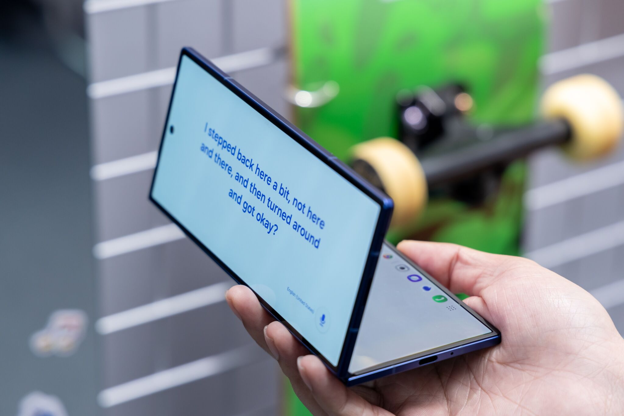 Nhà Táo vẫn loay hoay trong khi Samsung Galaxy Z Fold7 đã đi quá xa với AI Nhà Táo vẫn loay hoay trong khi Samsung Galaxy Z Fold7 đã đi quá xa với AI