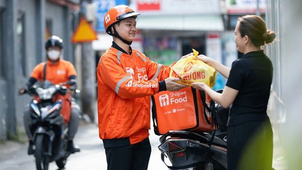 ShopeeFood dẫn đầu thị phần trong thị trường giao đồ ăn Việt Nam theo NielsenIQ và Decision Lab ShopeeFood dẫn đầu thị phần trong thị trường giao đồ ăn Việt Nam, theo kết quả khảo sát do công ty NielsenIQ và Decision Lab thực hiện