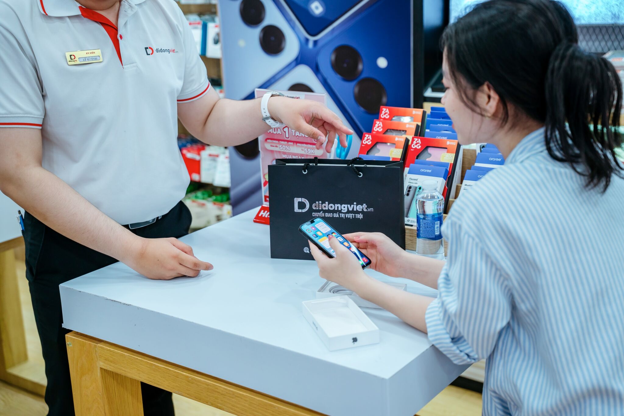 Thứ 7 bùng nổ cùng Di Động Việt: ‘Thu cũ - đổi mới’ iPhone trợ giá đến 5 triệu đồng, đổi phụ kiện mới từ 89 nghìn đồng Thứ 7 bùng nổ cùng Di Động Việt: ‘Thu cũ - đổi mới’ iPhone trợ giá đến 5 triệu đồng, đổi phụ kiện mới từ 89 nghìn đồng