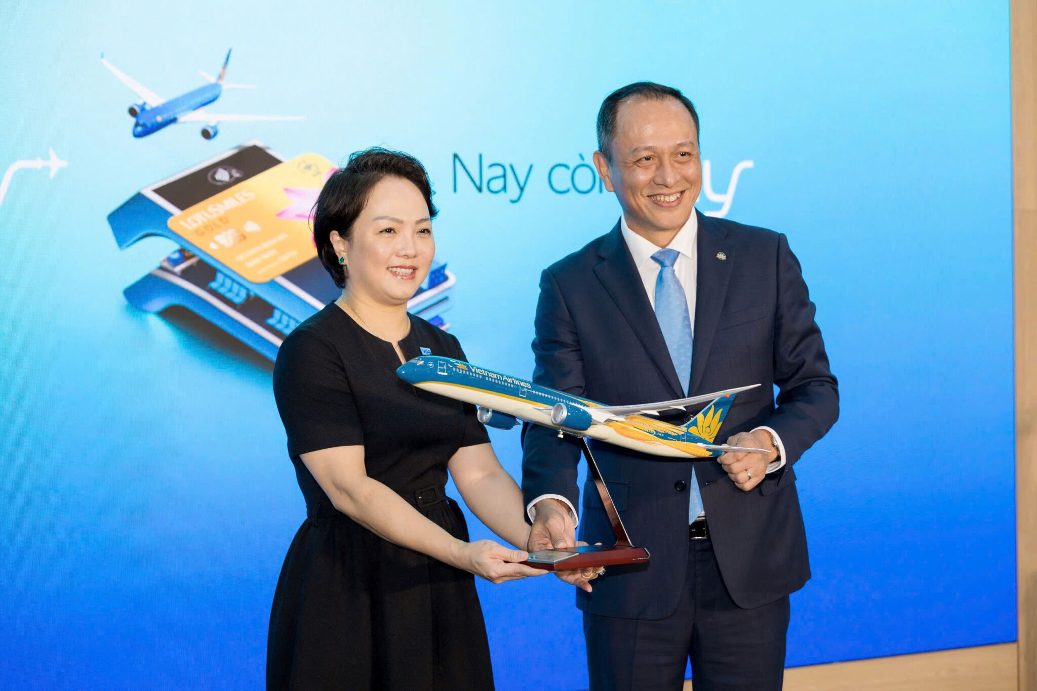 Vietnam Airlines hợp tác cùng ACB và Visa ra mắt thẻ hội viên tích hợp thanh toán Lotusmiles Pay Vietnam Airlines hợp tác cùng ACB và Visa ra mắt thẻ hội viên tích hợp thanh toán Lotusmiles Pay