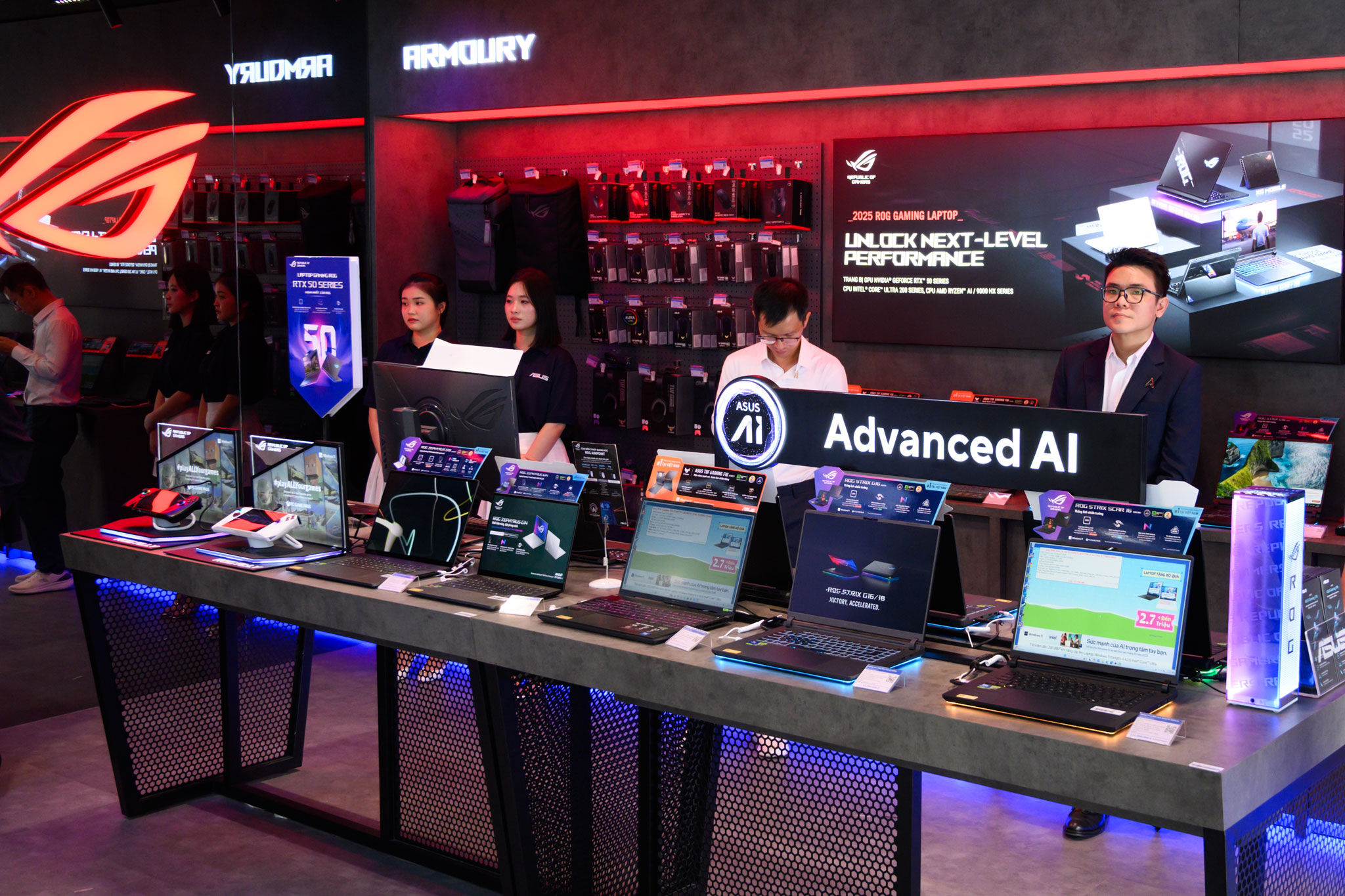 ASUS Exclusive Store đầu tiên tại TPHCM khai trương tại cửa hàng Phong Vũ ASUS Exclusive Store đầu tiên tại TPHCM khai trương tại cửa hàng Phong Vũ
