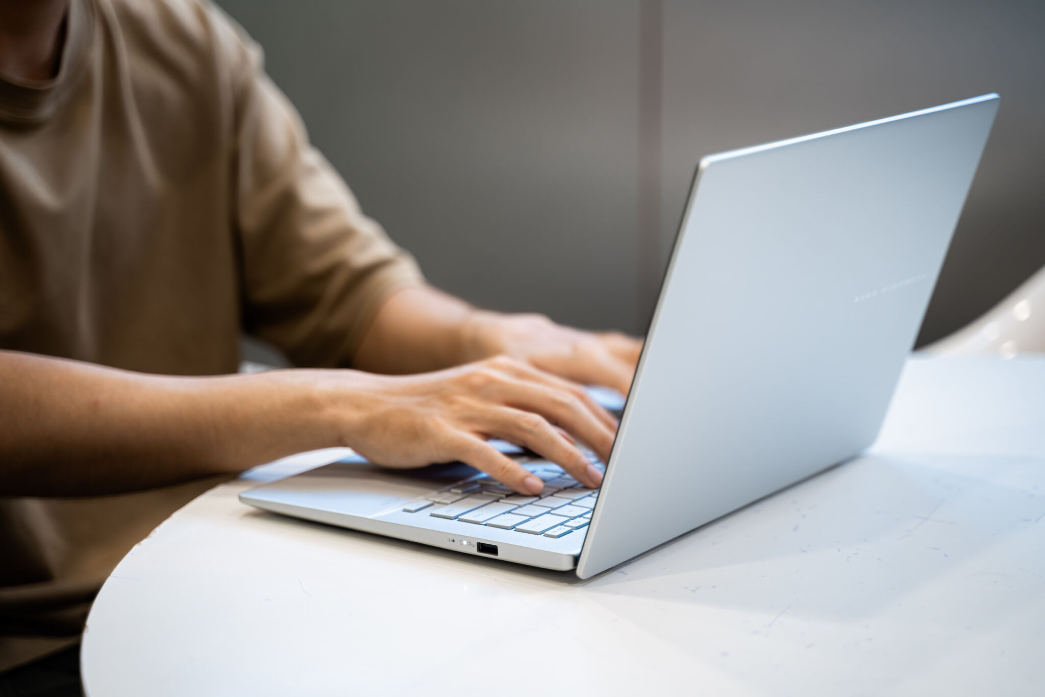 ASUS phổ cập laptop AI tại Việt Nam, hoàn thiện dải sản phẩm Vivobook S14 với đầy đủ phiên bản Intel, AMD và Snapdragon ASUS phổ cập laptop AI tại Việt Nam, hoàn thiện dải sản phẩm Vivobook S14 với đầy đủ phiên bản Intel, AMD và Snapdragon
