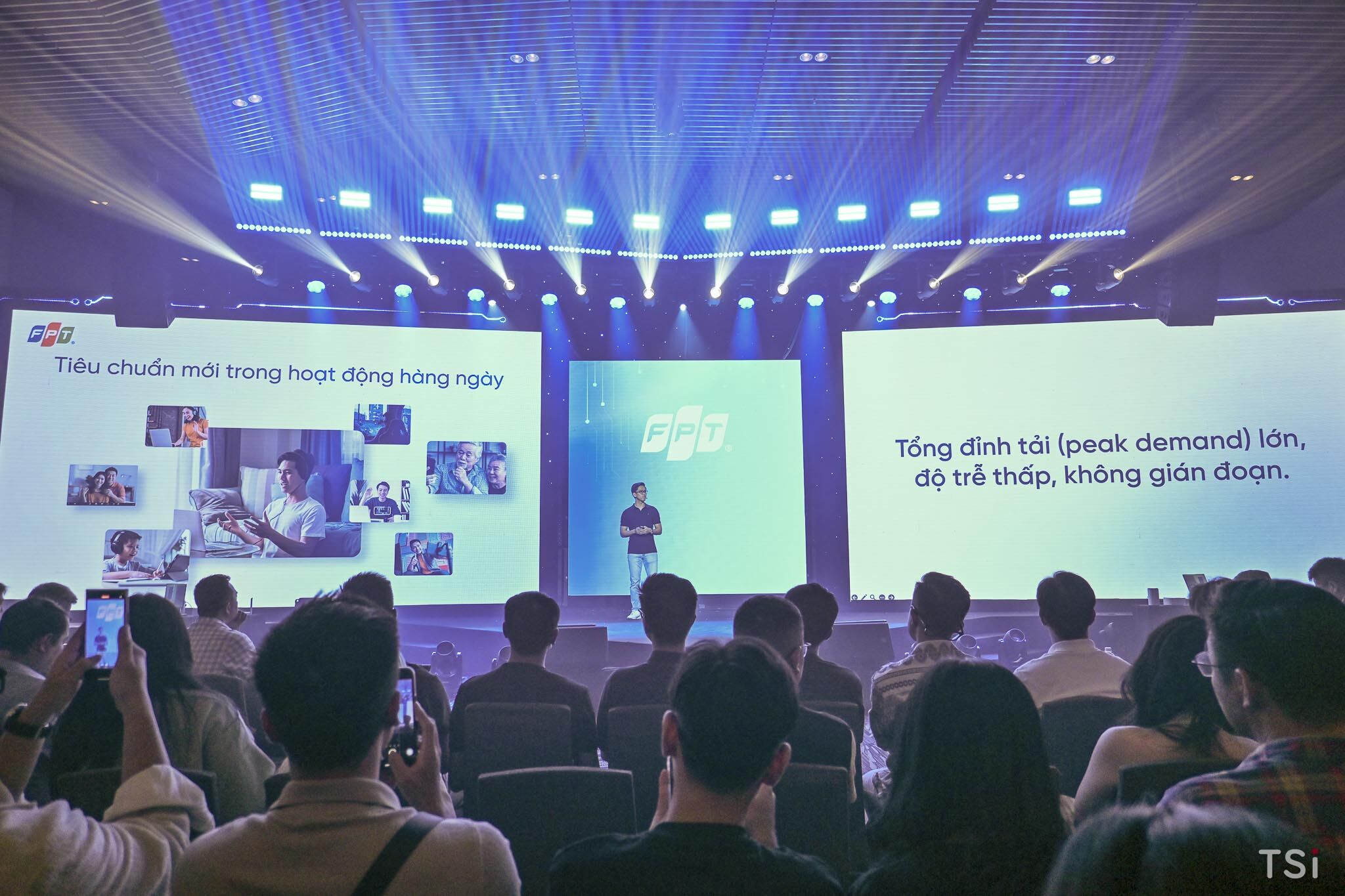 FPT tiên phong đưa Internet 10Gbps đến tay người dùng Việt FPT tiên phong đưa Internet 10Gbps đến tay người dùng Việt
