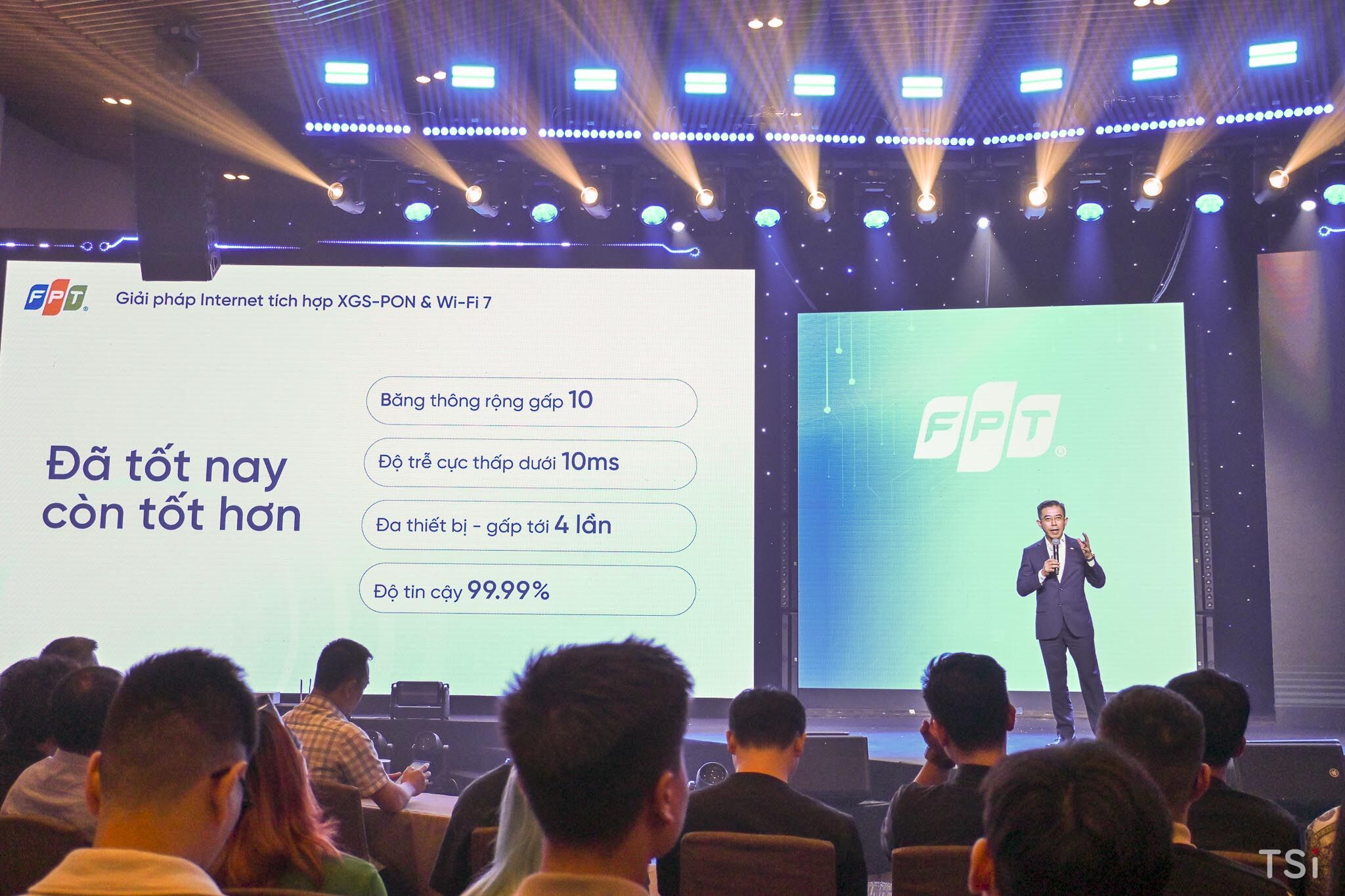 FPT tiên phong đưa Internet 10Gbps đến tay người dùng Việt FPT tiên phong đưa Internet 10Gbps đến tay người dùng Việt