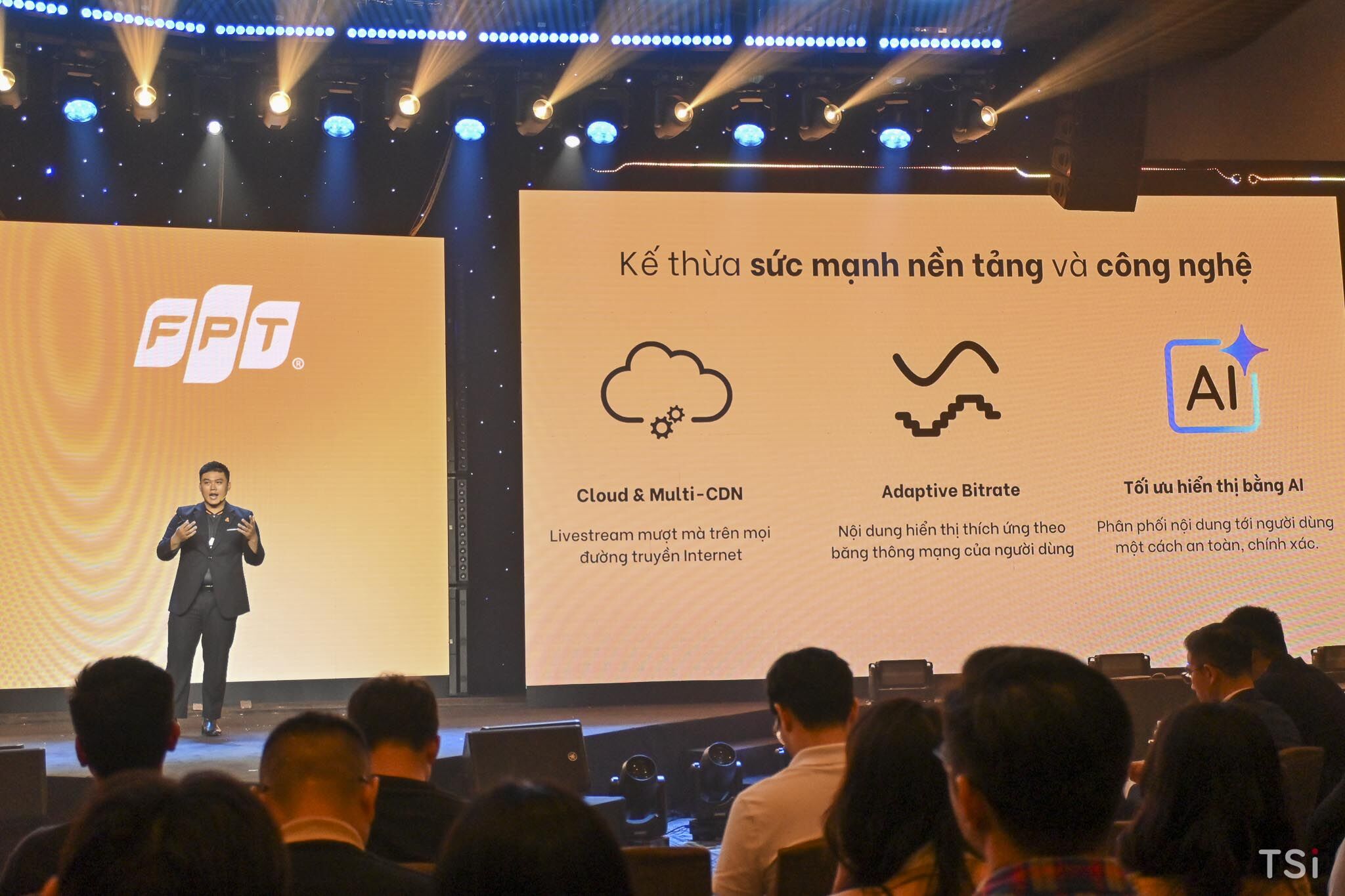 FPT tiên phong đưa Internet 10Gbps đến tay người dùng Việt FPT tiên phong đưa Internet 10Gbps đến tay người dùng Việt