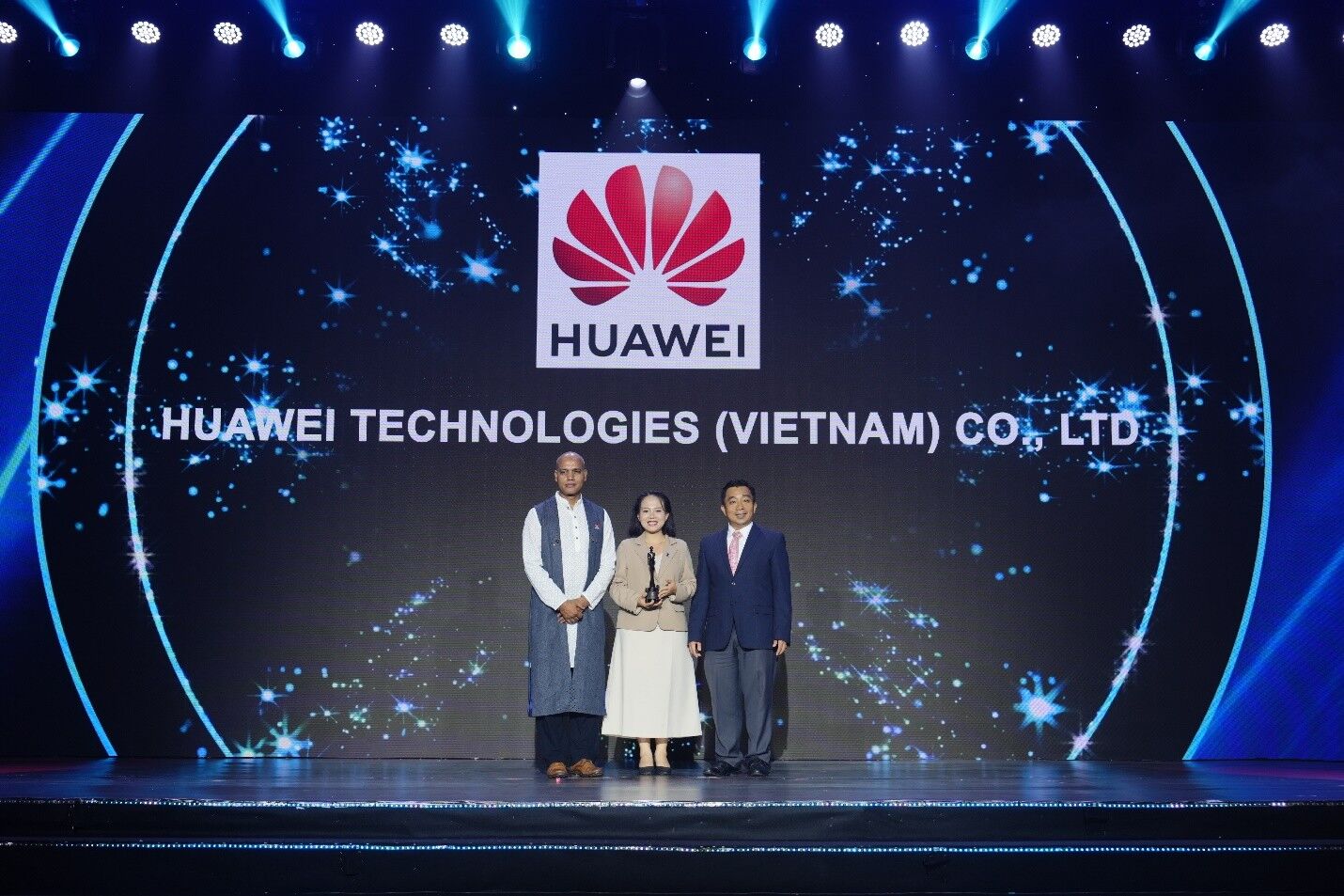 Huawei Việt Nam lần thứ 2 liên tiếp nhận giải thưởng “Nơi làm việc tốt nhất châu Á” 2025 Huawei Việt Nam lần thứ 2 liên tiếp nhận giải thưởng “Nơi làm việc tốt nhất châu Á” 2025