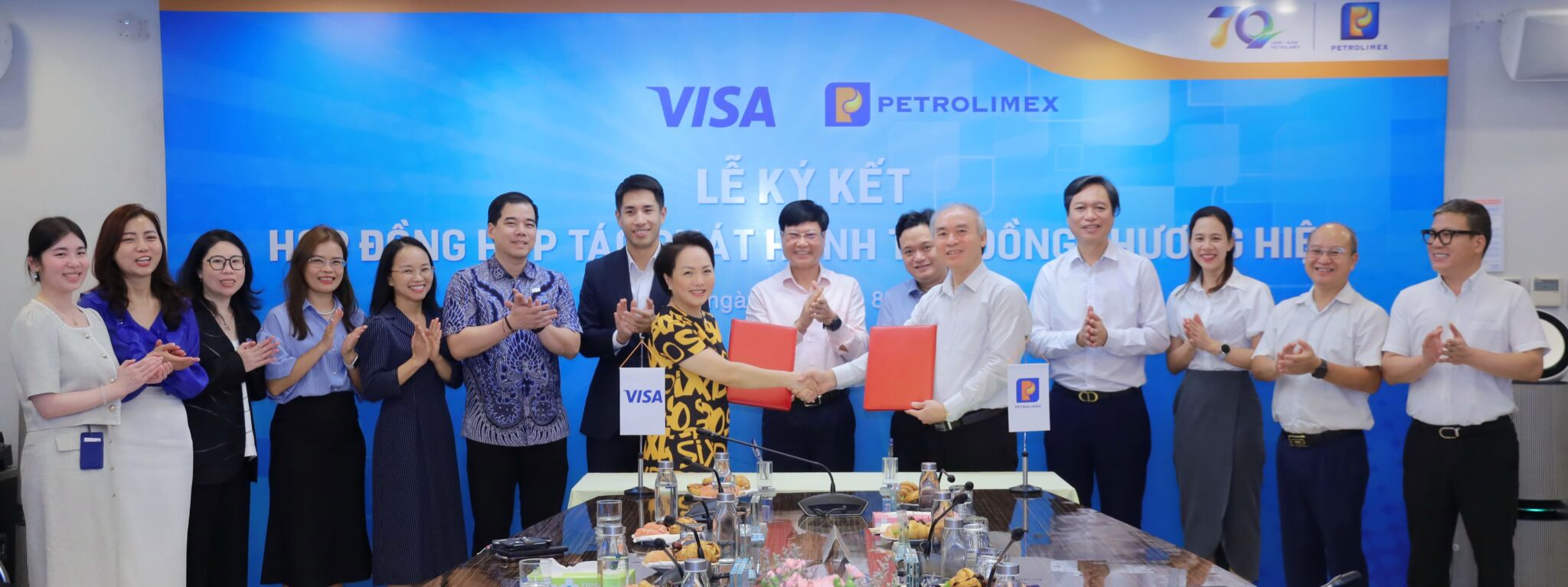 Visa và Petrolimex mở rộng giải pháp thanh toán số với Thẻ đồng thương hiệu dành cho cá nhân và doanh nghiệp Visa và Petrolimex mở rộng giải pháp thanh toán số với Thẻ đồng thương hiệu dành cho cá nhân và doanh nghiệp