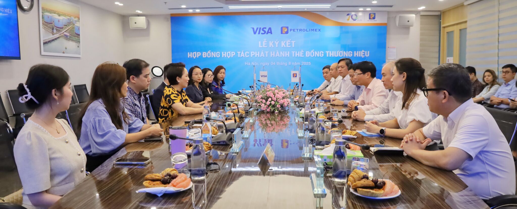 Visa và Petrolimex mở rộng giải pháp thanh toán số với Thẻ đồng thương hiệu dành cho cá nhân và doanh nghiệp Visa và Petrolimex mở rộng giải pháp thanh toán số với Thẻ đồng thương hiệu dành cho cá nhân và doanh nghiệp