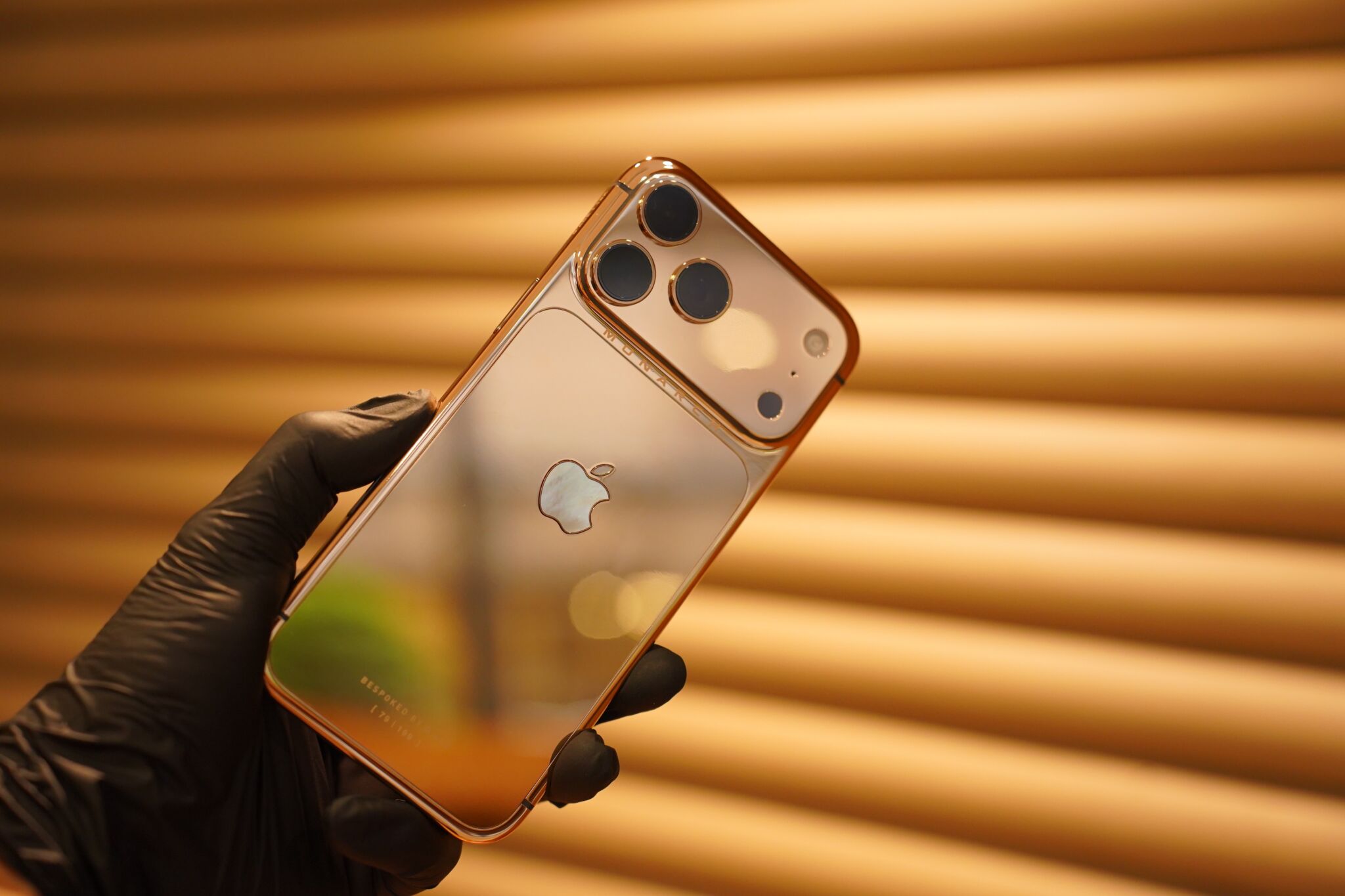 iphone-17-pro-max-monarch-ma-vang