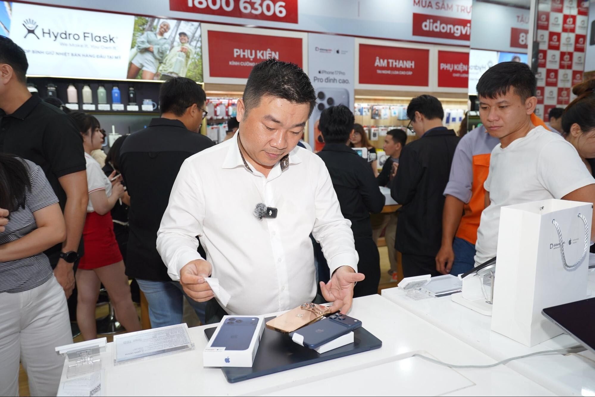 Nhà chế tác Thắng Eric công bố chế tác iPhone Air và iPhone 17 Pro Max mạ vàng đầu tiên thế giới Nhà chế tác Thắng Eric công bố chế tác iPhone Air và iPhone 17 Pro Max mạ vàng đầu tiên thế giới
