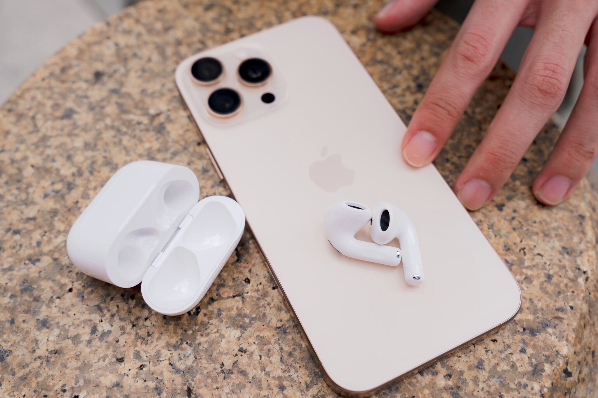 iPhone cũ chỉ từ 3,3 triệu đồng, sức hút không kém iPhone 17