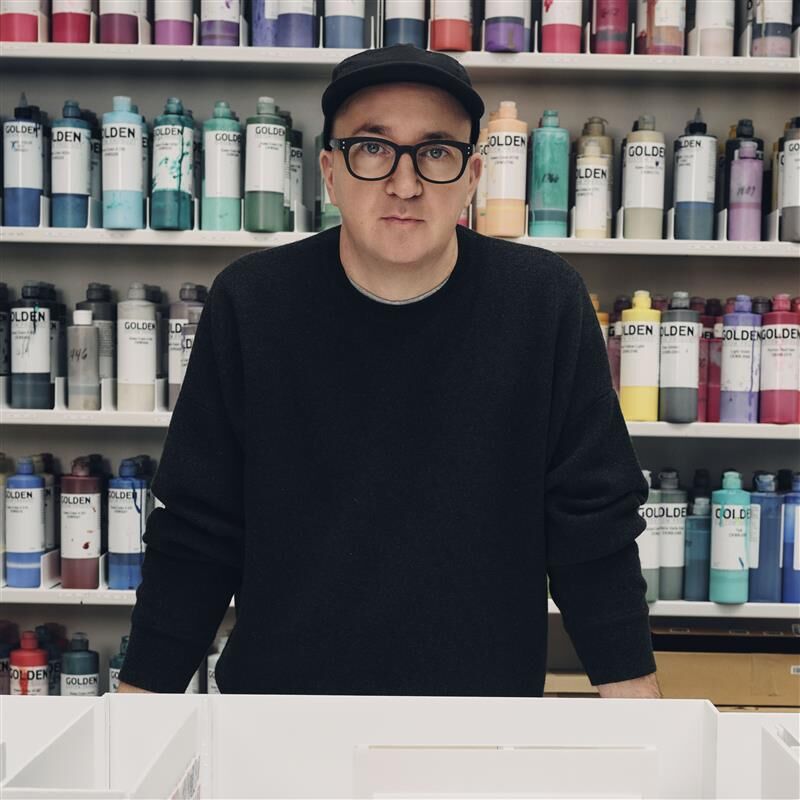 KAWS trở thành Nghệ sĩ Lưu trú đầu tiên của UNIQLO
