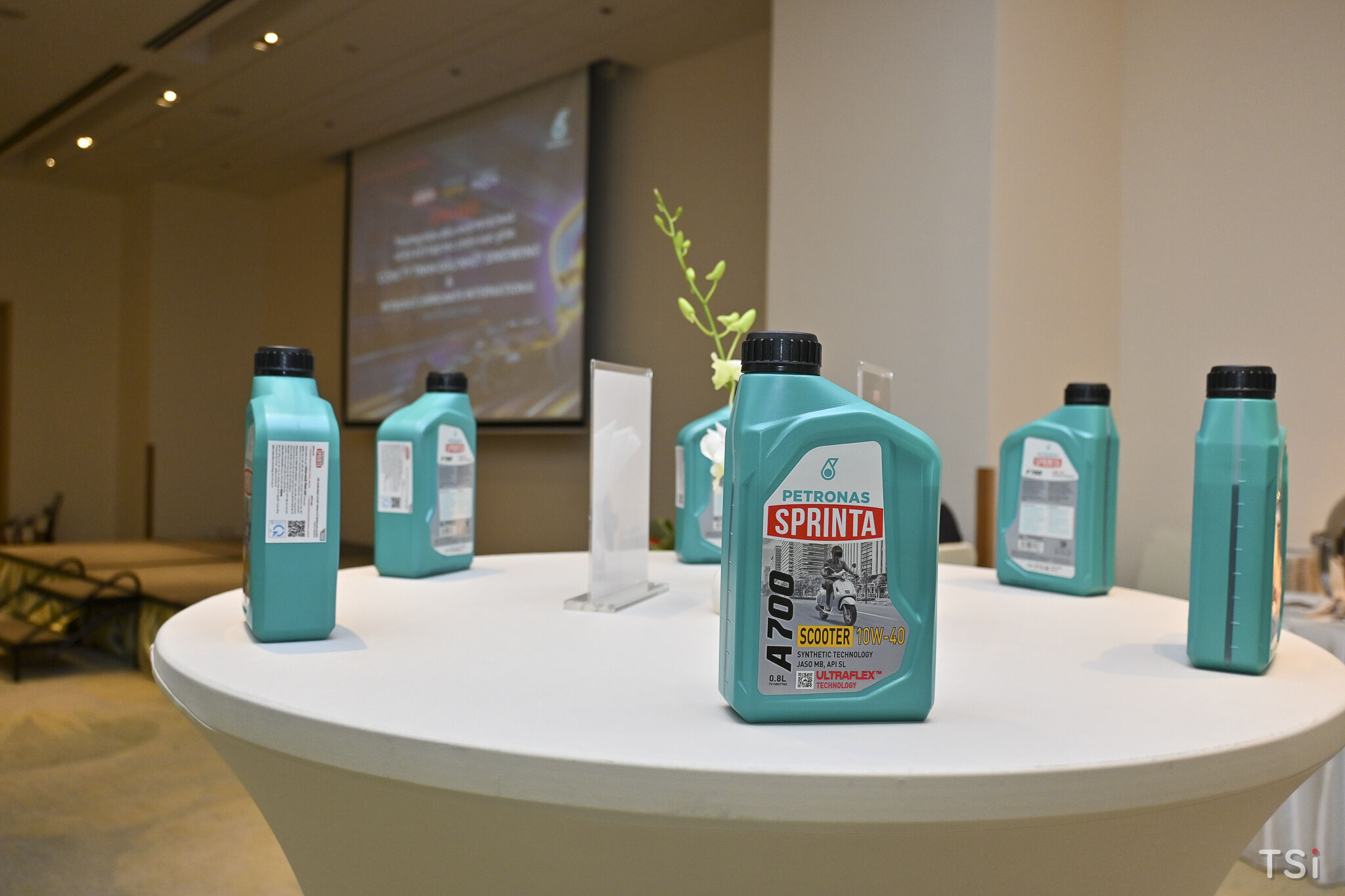 Singwing hợp tác phân phối dầu nhớt thương hiệu PETRONAS