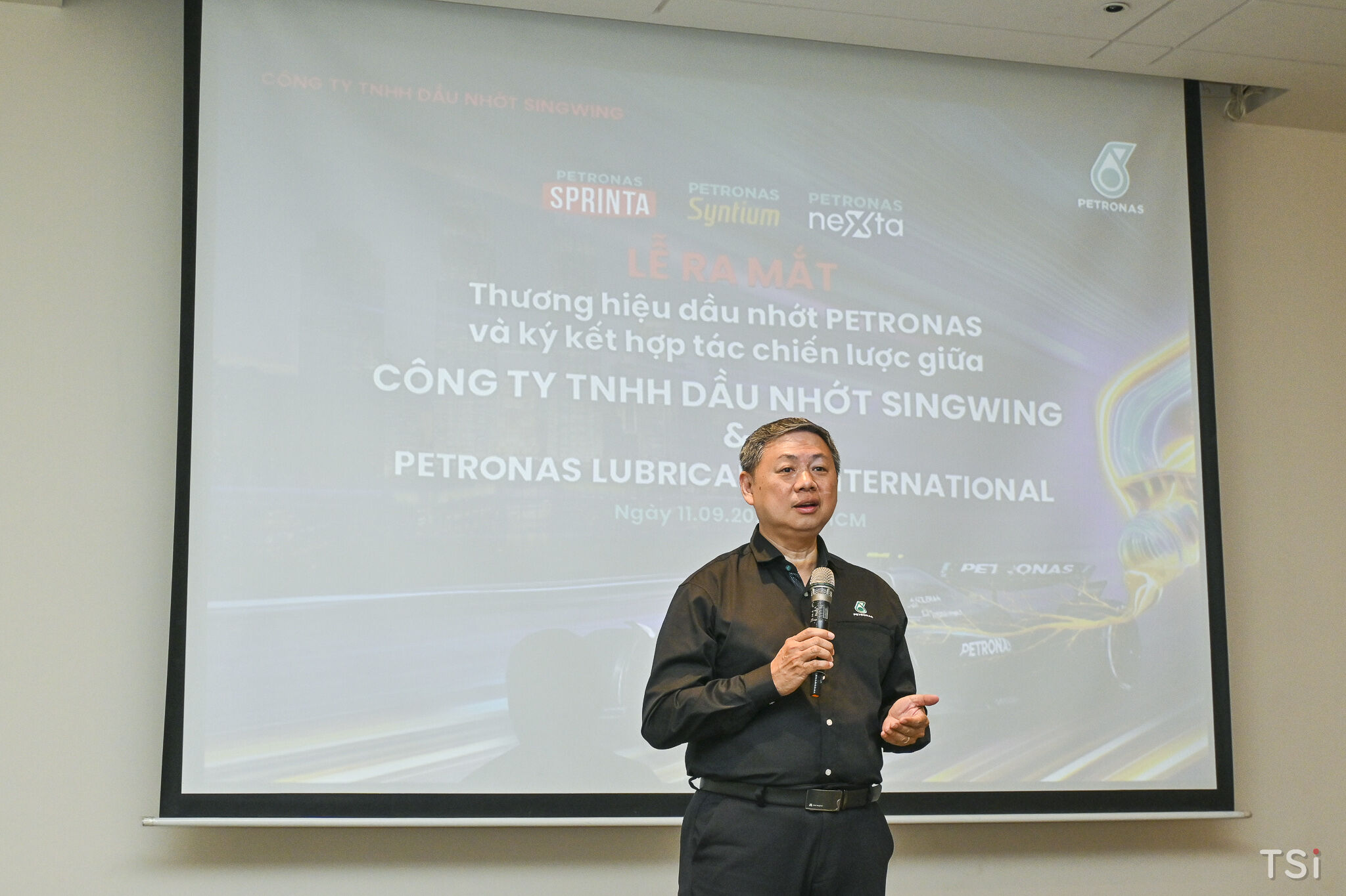 Singwing hợp tác phân phối dầu nhớt thương hiệu PETRONAS