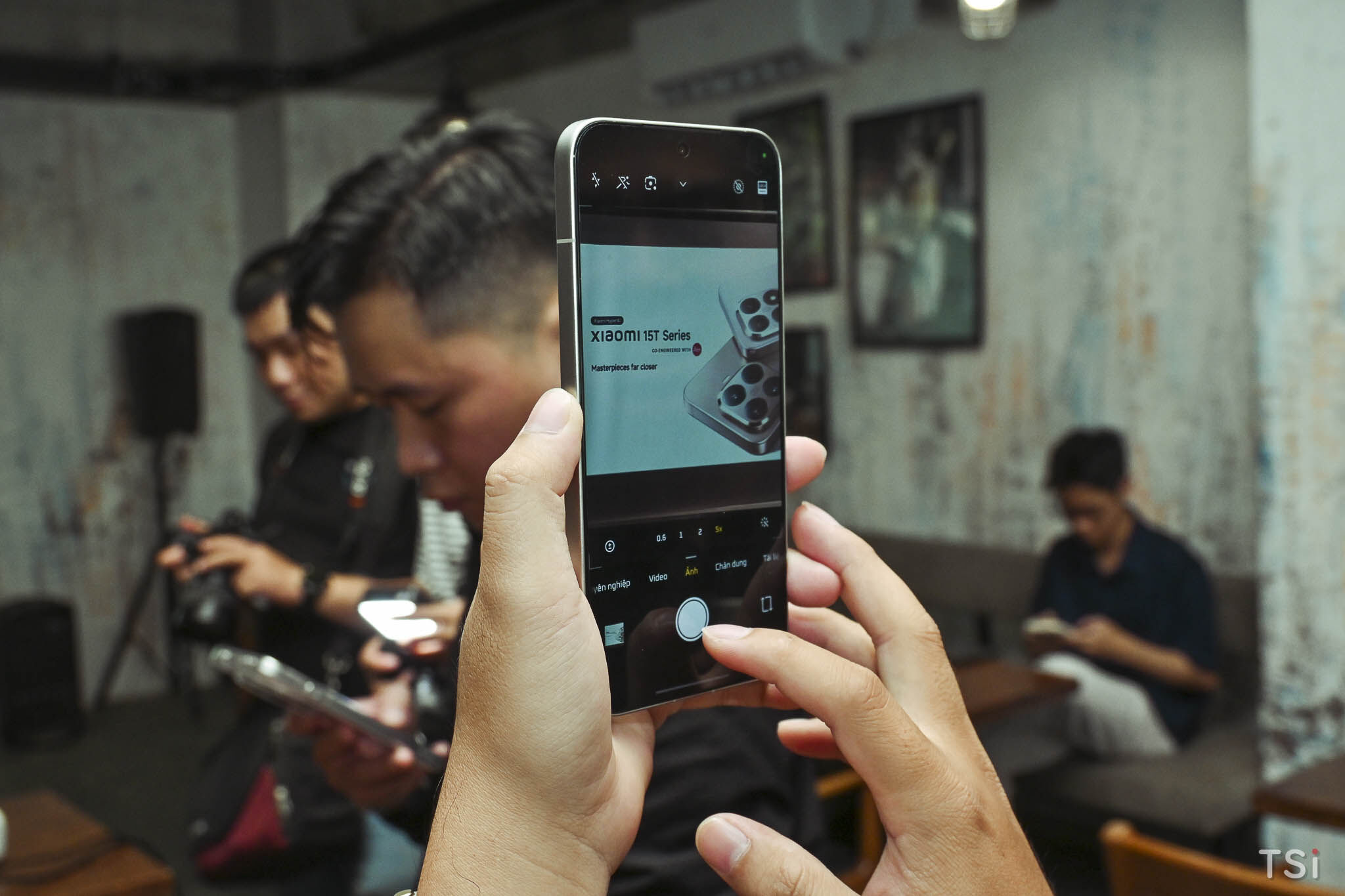 Trên tay thế hệ Xiaomi 15T: cầm êm tay, camera mạnh mẽ