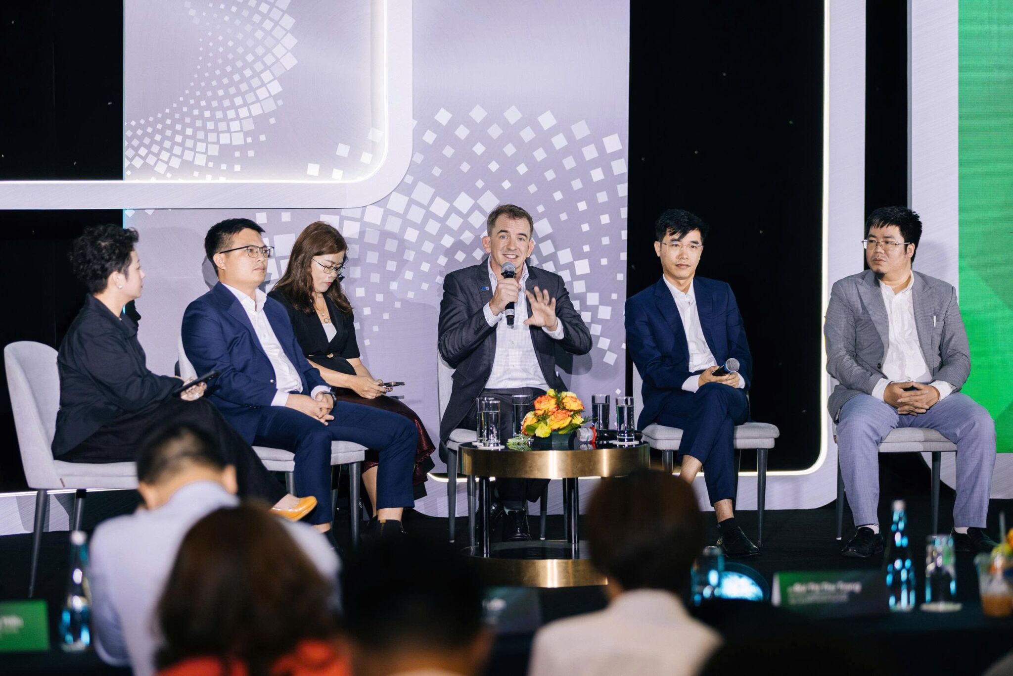 Visa và VPBank ra mắt Thẻ doanh nghiệp VPBiz Visa Platinum, thúc đẩy chuyển đổi số SME và tăng trưởng bền vững Visa và VPBank ra mắt Thẻ doanh nghiệp VPBiz Visa Platinum, thúc đẩy chuyển đổi số SME và tăng trưởng bền vững