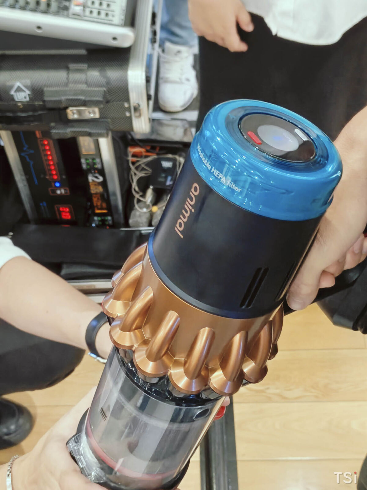 Máy hút bụi không dây Dyson V16 Piston Animal: giải pháp làm sạch toàn diện cho ngôi nhà, hút sạch bụi và cả tóc dài mà không lo rối Máy hút bụi không dây Dyson V16 Piston Animal mới – giải pháp làm sạch toàn diện cho ngôi nhà, hút sạch bụi và cả tóc dài mà không lo rối