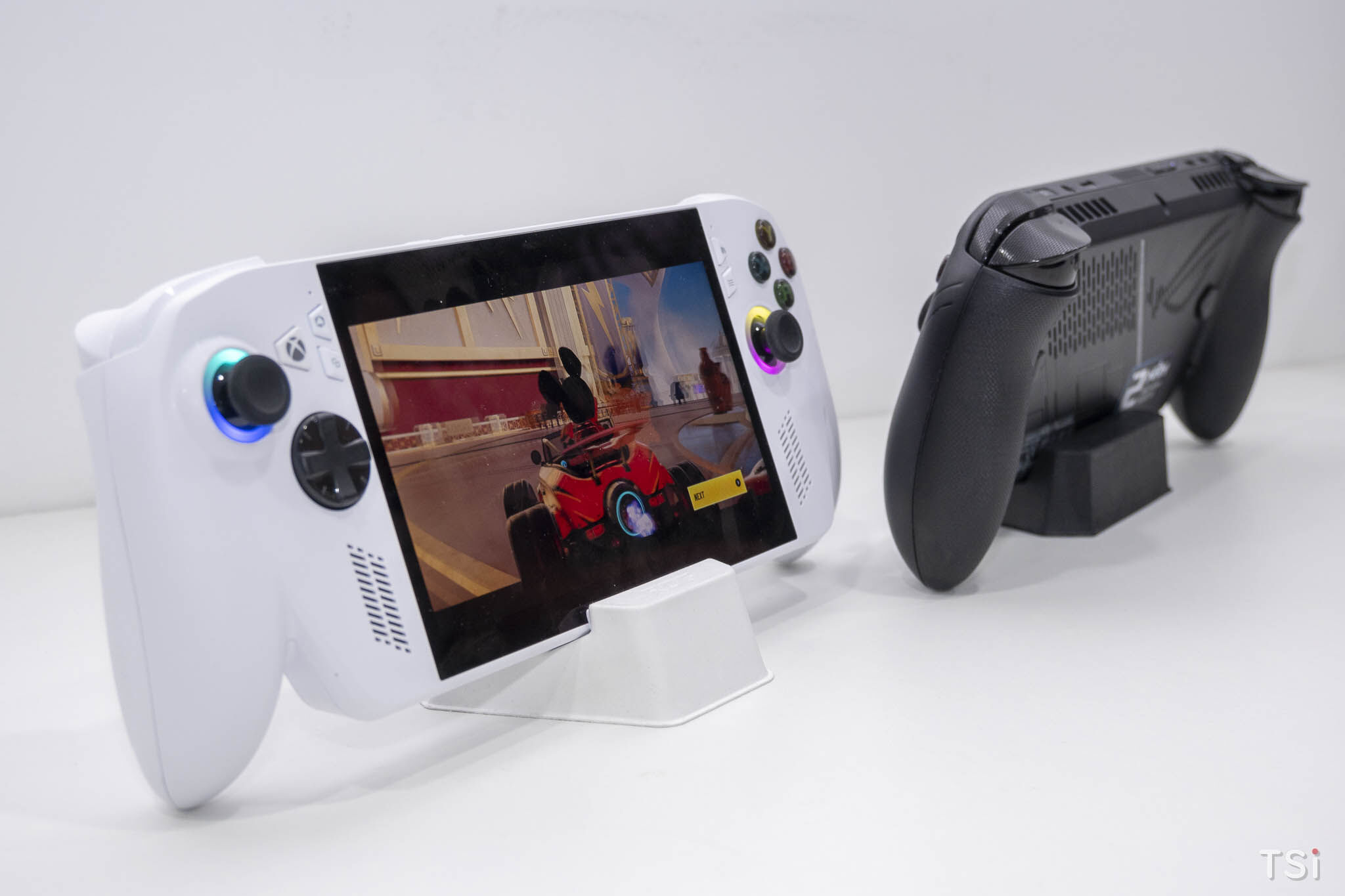 ASUS ROG ra mắt ROG Xbox Ally và ROG Xbox Ally X: Máy chơi game cầm tay ROG Xbox đầu tiên tại Việt Nam ASUS ROG ra mắt ROG Xbox Ally và ROG Xbox Ally X: Máy chơi game cầm tay ROG Xbox đầu tiên tại Việt Nam