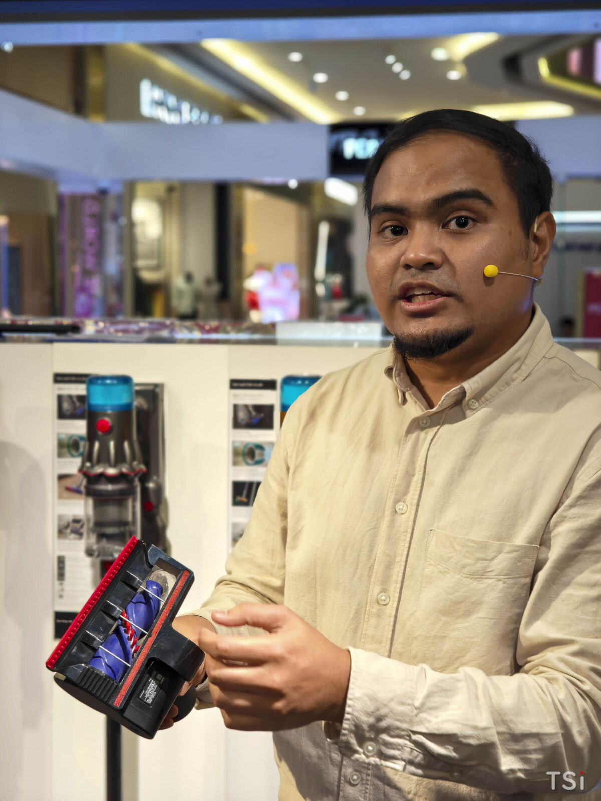 Máy hút bụi không dây Dyson V16 Piston Animal: giải pháp làm sạch toàn diện cho ngôi nhà, hút sạch bụi và cả tóc dài mà không lo rối Máy hút bụi không dây Dyson V16 Piston Animal: giải pháp làm sạch toàn diện cho ngôi nhà, hút sạch bụi và cả tóc dài mà không lo rối