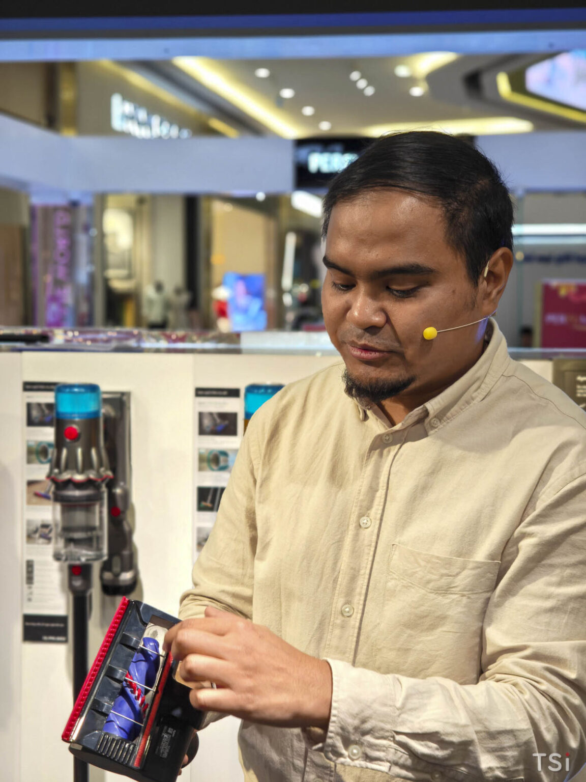 Máy hút bụi không dây Dyson V16 Piston Animal: giải pháp làm sạch toàn diện cho ngôi nhà, hút sạch bụi và cả tóc dài mà không lo rối Máy hút bụi không dây Dyson V16 Piston Animal: giải pháp làm sạch toàn diện cho ngôi nhà, hút sạch bụi và cả tóc dài mà không lo rối