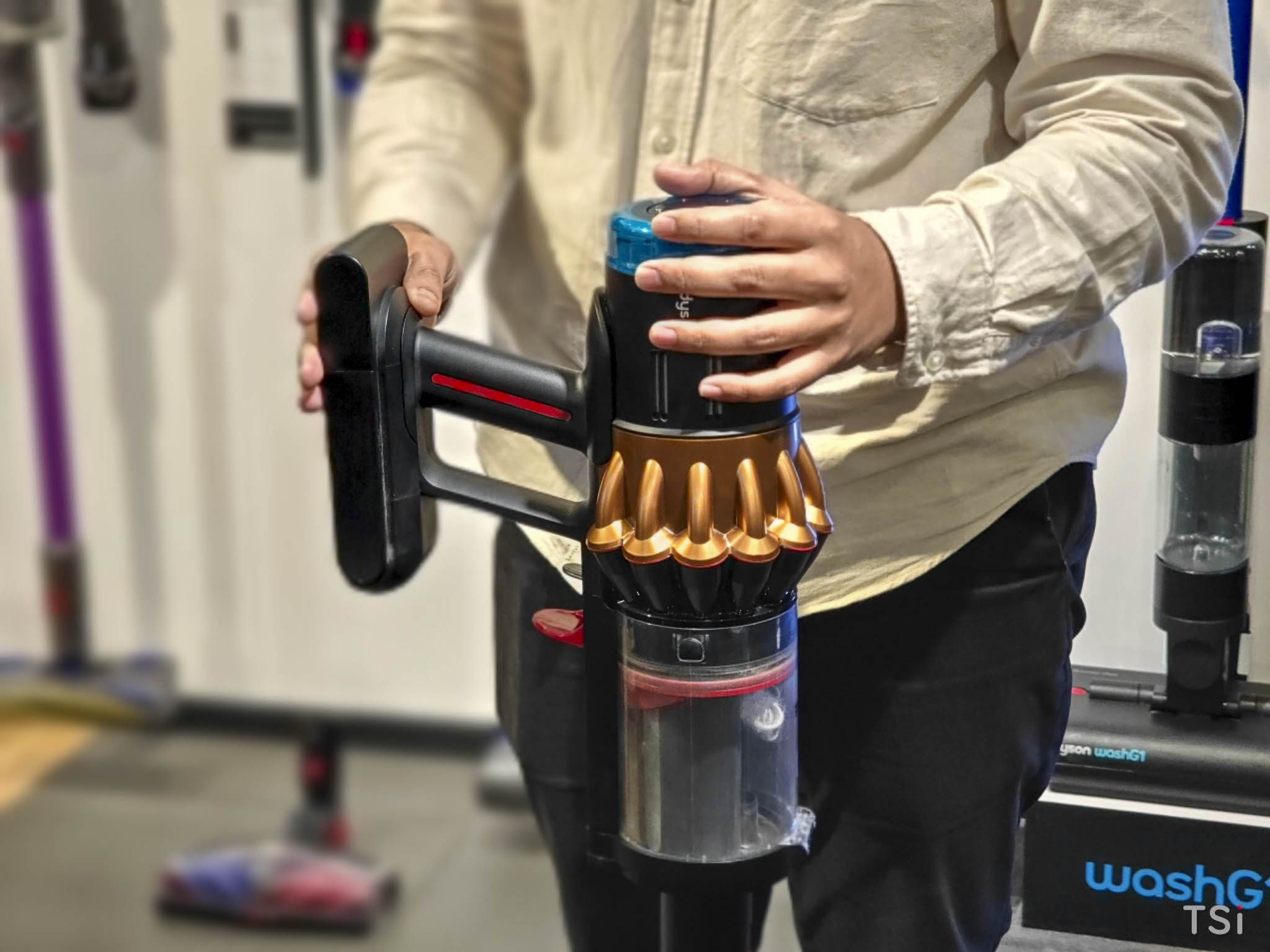 Máy hút bụi không dây Dyson V16 Piston Animal: giải pháp làm sạch toàn diện cho ngôi nhà, hút sạch bụi và cả tóc dài mà không lo rối Máy hút bụi không dây Dyson V16 Piston Animal: giải pháp làm sạch toàn diện cho ngôi nhà, hút sạch bụi và cả tóc dài mà không lo rối