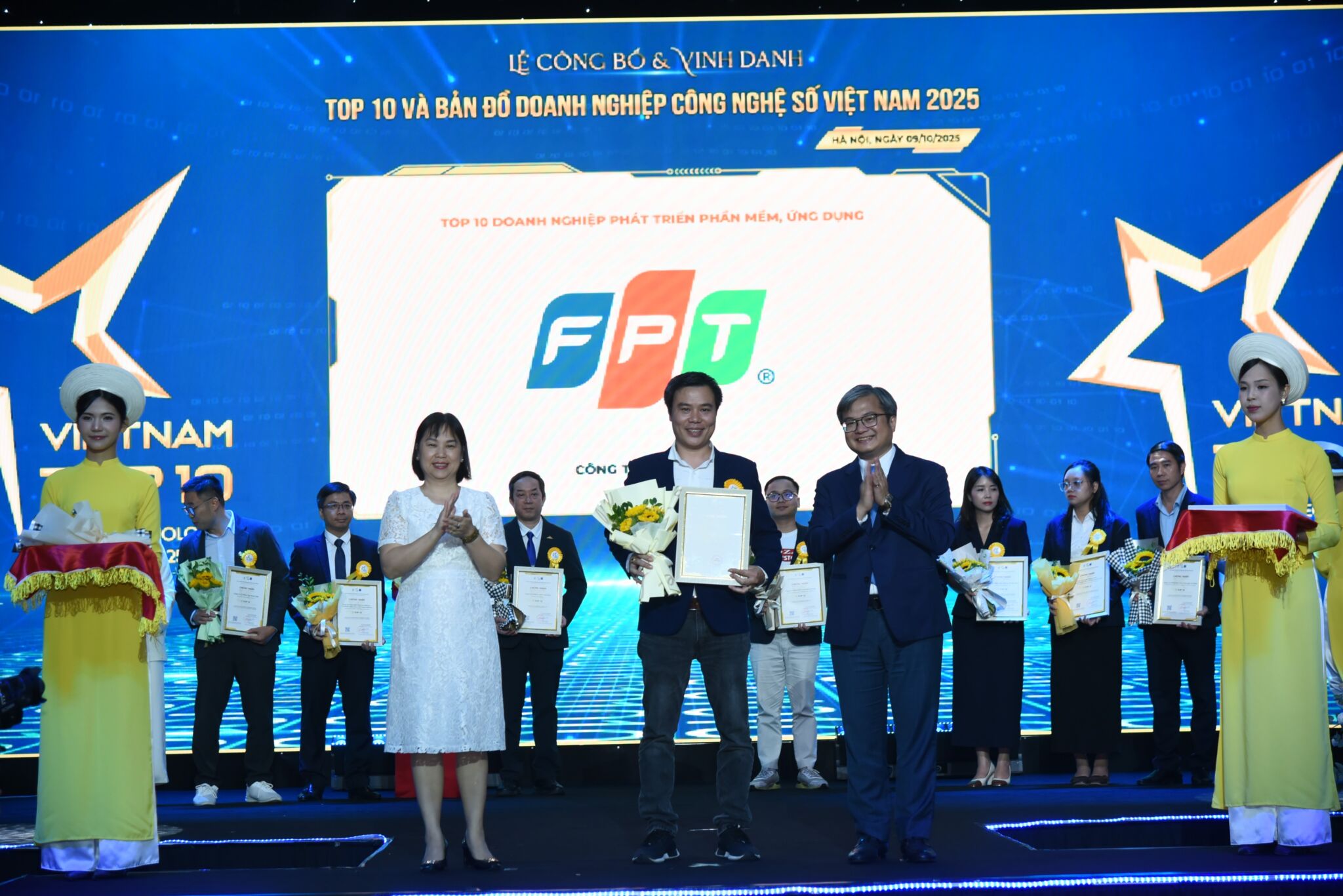 FPT được vinh danh Doanh nghiệp Công nghệ số Việt Nam 2025 thể hiện tinh thần Công tư đồng kiến quốc