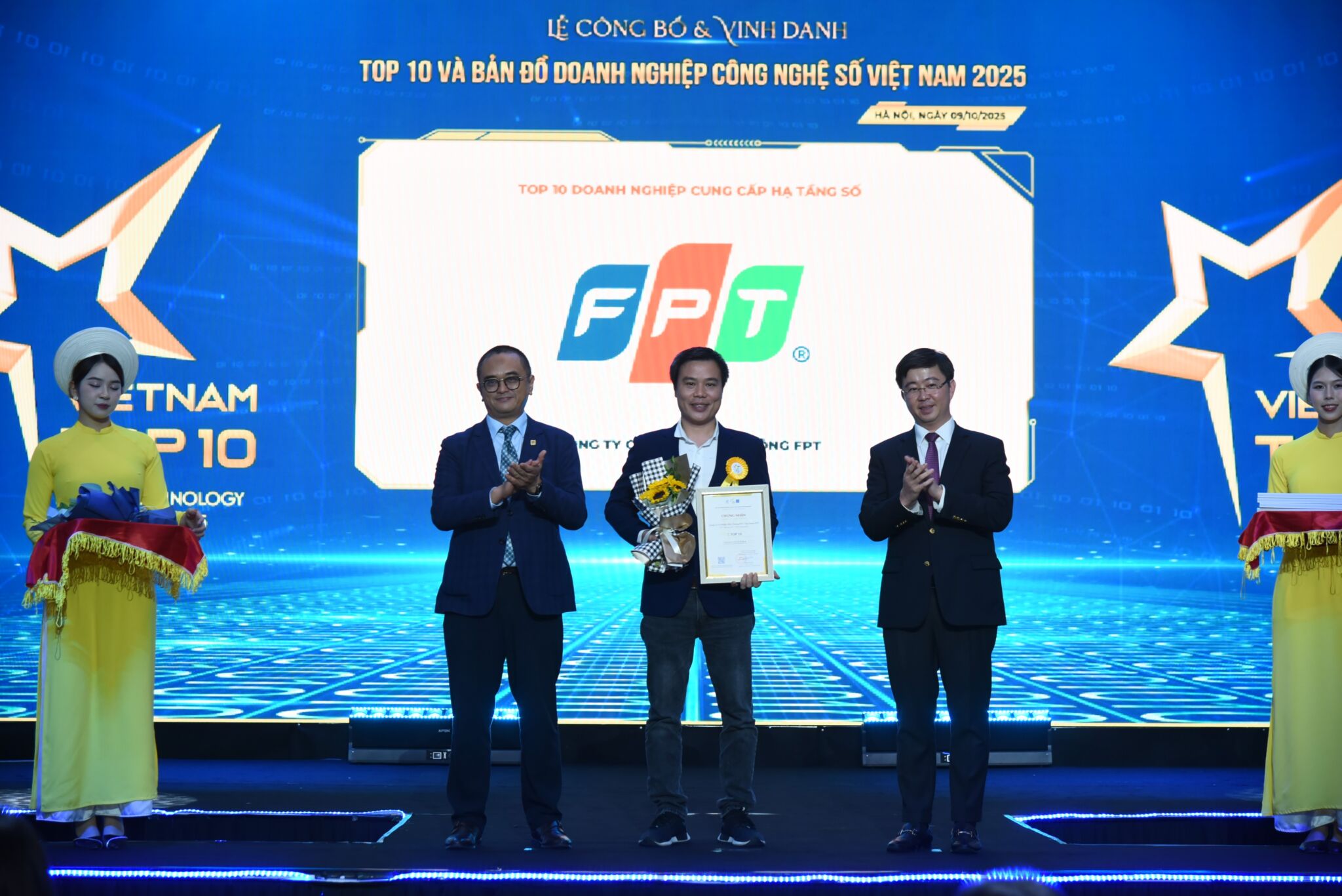 FPT được vinh danh Doanh nghiệp Công nghệ số Việt Nam 2025 thể hiện tinh thần Công tư đồng kiến quốc