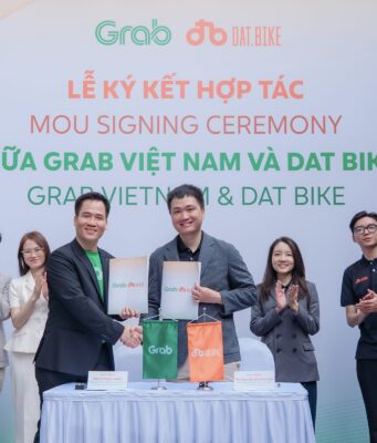 Grab Việt Nam và Dat Bike hợp tác hỗ trợ tài xế công nghệ chuyển đổi xanh