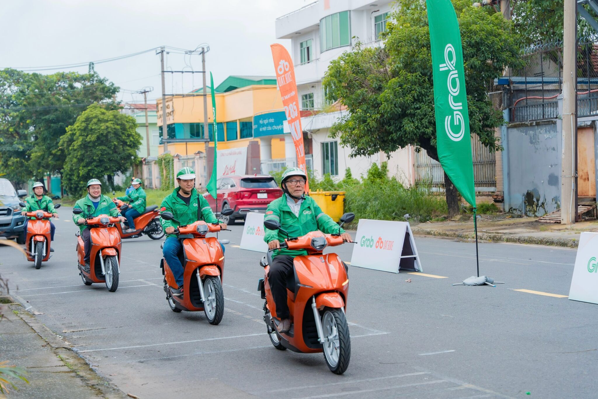 Grab Việt Nam và Dat Bike hợp tác hỗ trợ tài xế công nghệ chuyển đổi xanh Grab Việt Nam và Dat Bike hợp tác hỗ trợ tài xế công nghệ chuyển đổi xanh