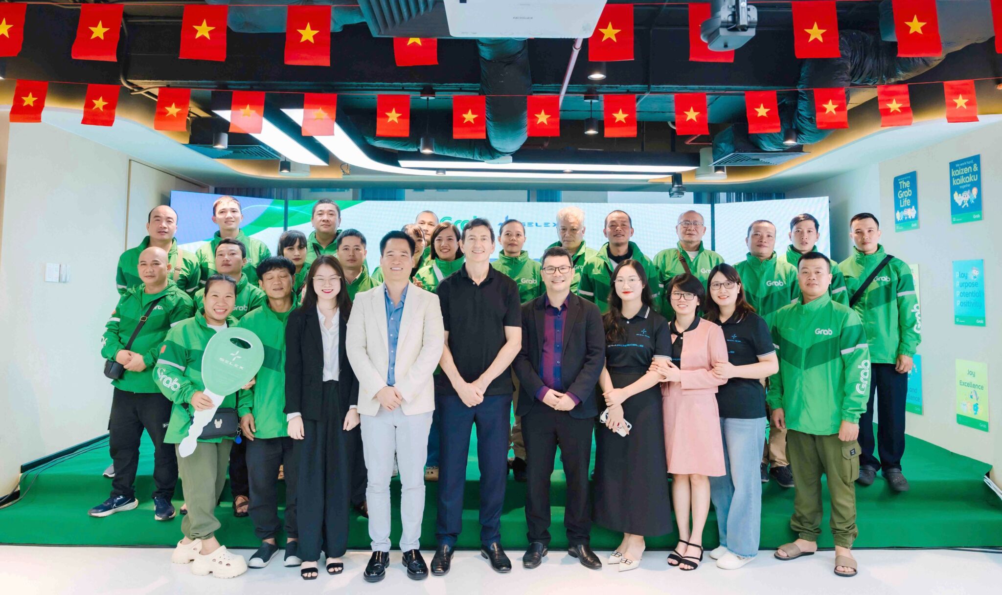 Grab Việt Nam và Selex ký thỏa thuận hợp tác nhằm thúc đẩy phát triển giao thông xanh