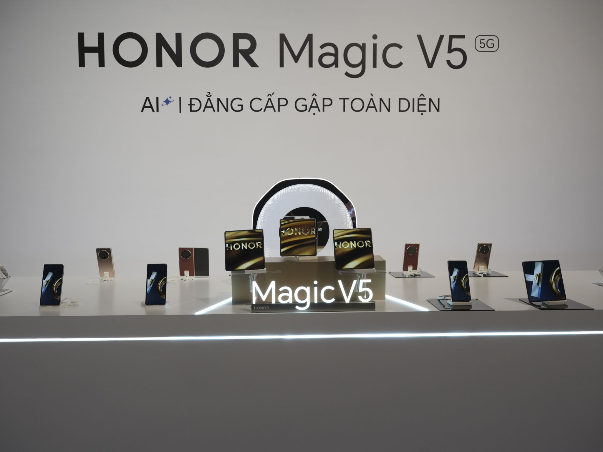 HONOR Magic V5 lên kệ giá 45 triệu đồng HONOR Magic V5 chính thức ra mắt tại Việt Nam: Chuẩn mực mới của smartphone gập toàn diện