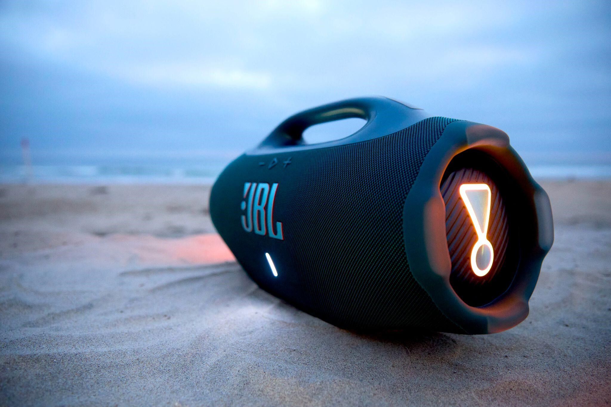 Ra mắt JBL Boombox 4: Nhẹ hơn nhưng mạnh mẽ hơn