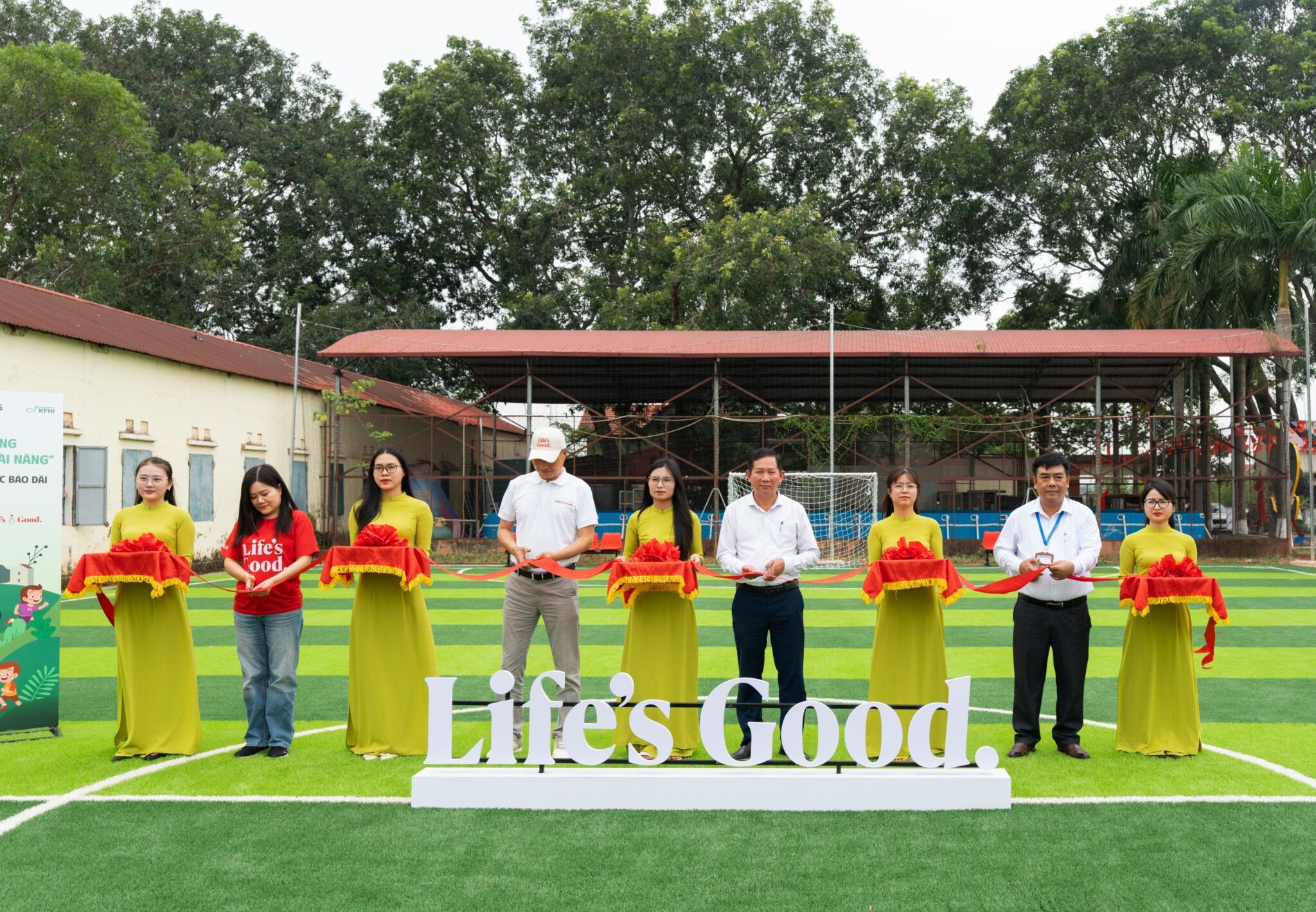 LG Electronics khánh thành sân bóng “Hạt giống Tài năng” LG Electronics khánh thành sân bóng “Hạt giống Tài năng”, góp phần nâng cao sức khỏe thể chất, cải thiện chất lượng giáo dục cho trẻ em