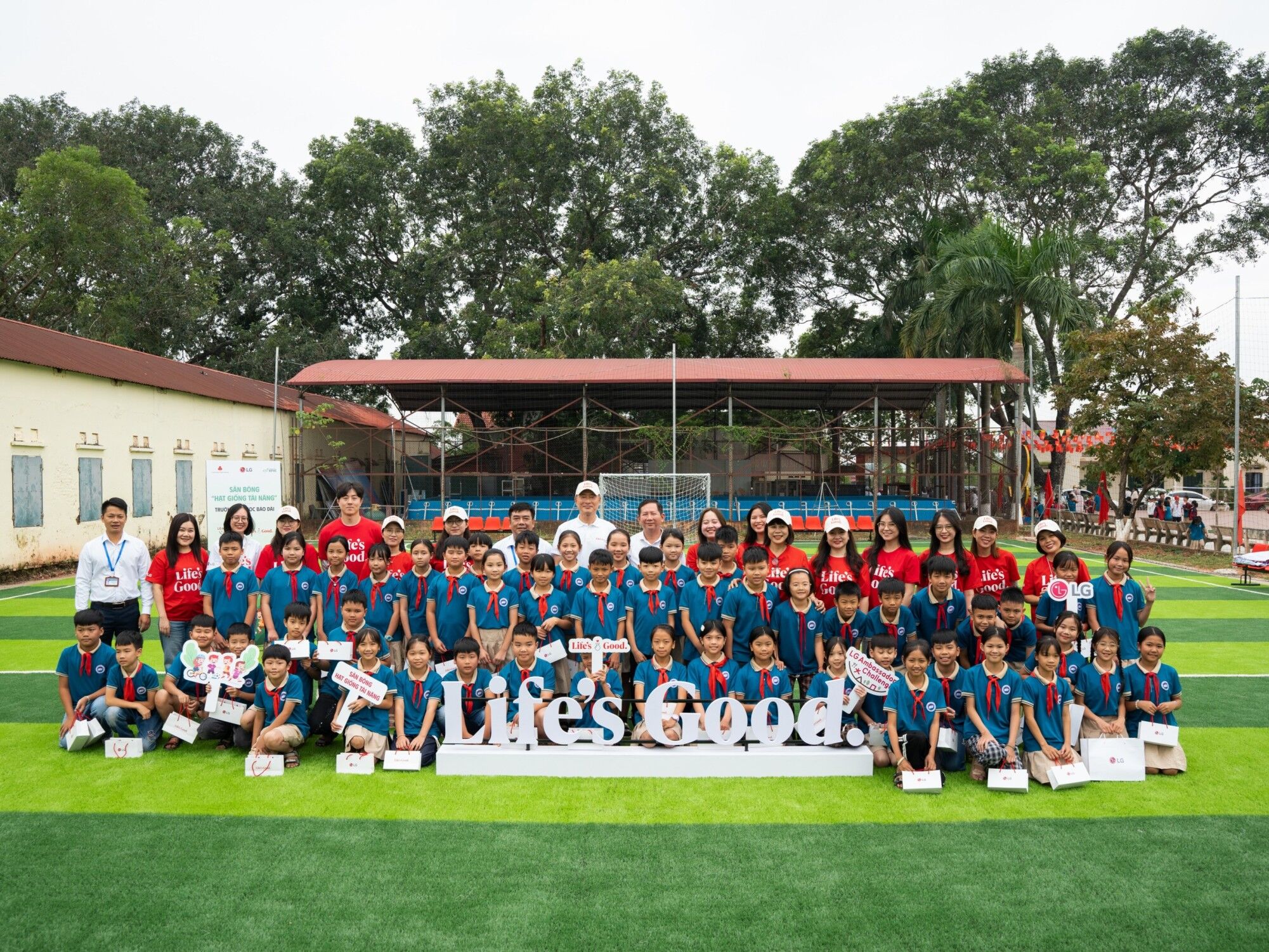 LG Electronics khánh thành sân bóng “Hạt giống Tài năng” LG Electronics khánh thành sân bóng “Hạt giống Tài năng”, góp phần nâng cao sức khỏe thể chất, cải thiện chất lượng giáo dục cho trẻ em