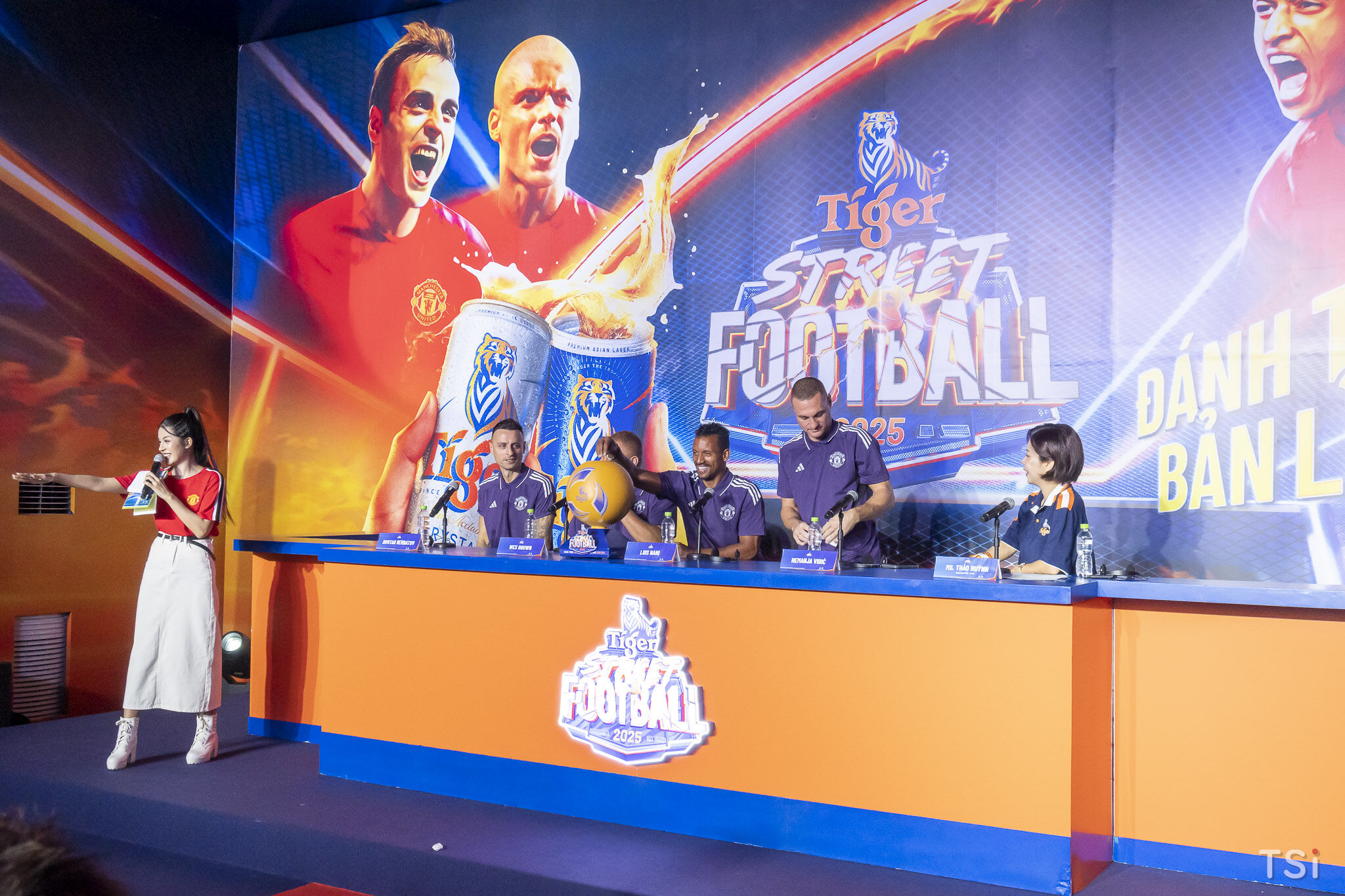 Tiger Beer đem 4 huyền thoại Manchester United đến Việt Nam