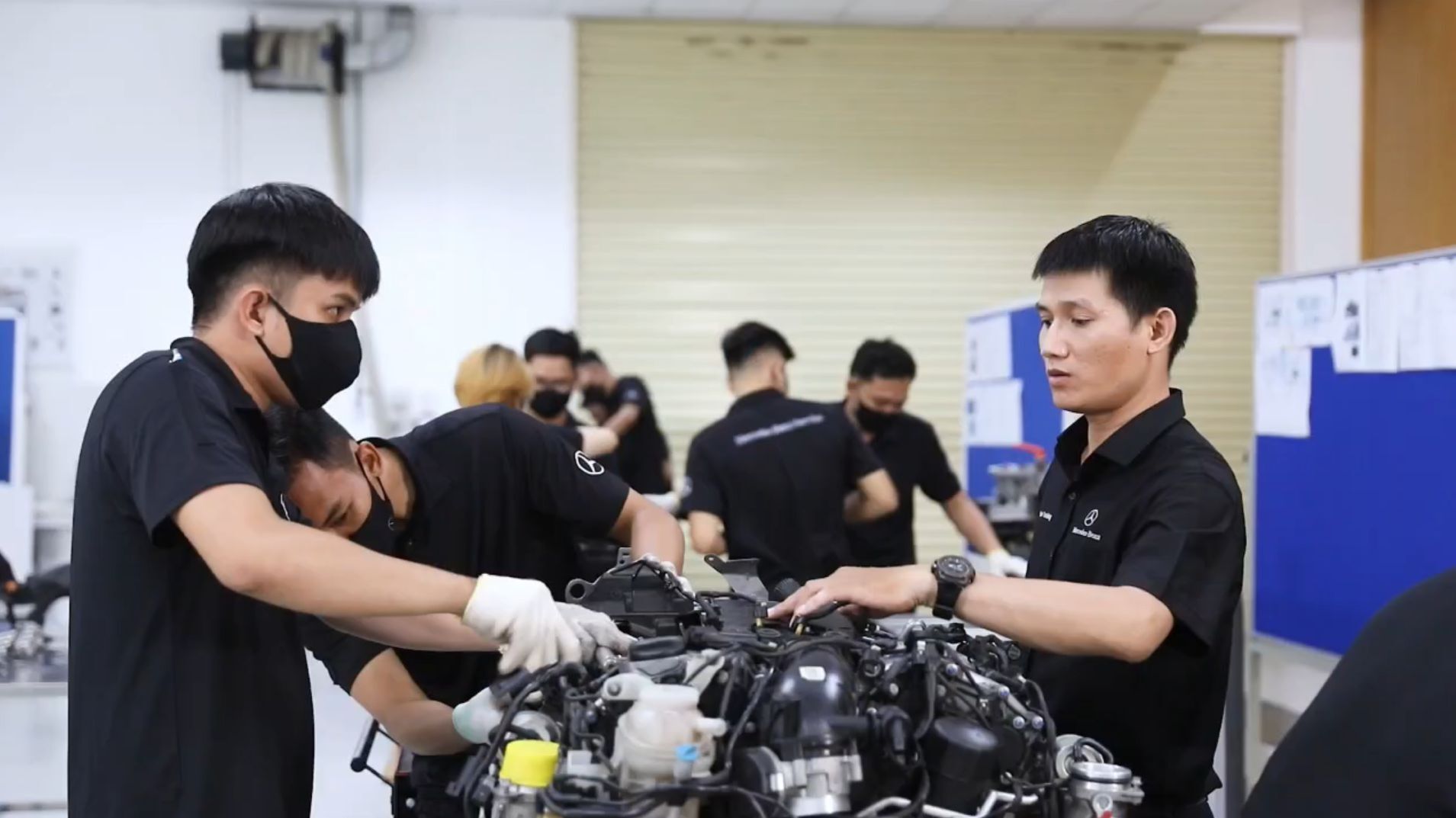 Mercedes-Benz Việt Nam đánh dấu 6 năm đào tạo nguồn nhân lực kỹ thuật ngành ô tô Mercedes-Benz Việt Nam đánh dấu 6 năm đào tạo nguồn nhân lực kỹ thuật ngành ô tô