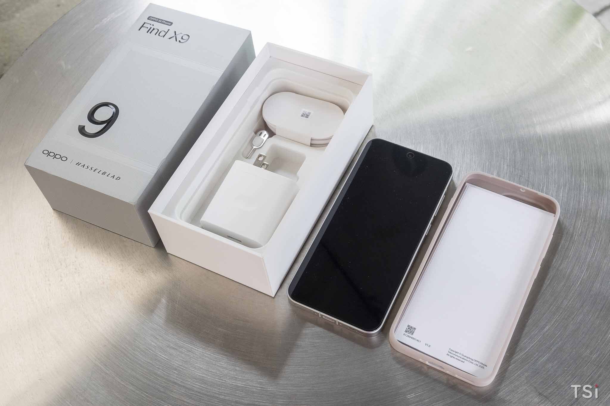 Mở hộp OPPO Find X9: đẹp, đơn giản nhưng cao cấp Mở hộp OPPO Find X9: đẹp, đơn giản nhưng cao cấp