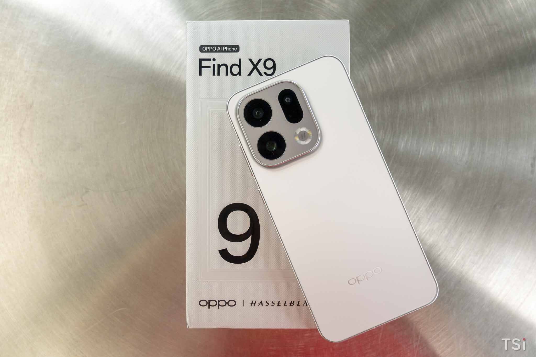 Mở hộp OPPO Find X9: đẹp, đơn giản nhưng cao cấp Mở hộp OPPO Find X9: đẹp, đơn giản nhưng cao cấp