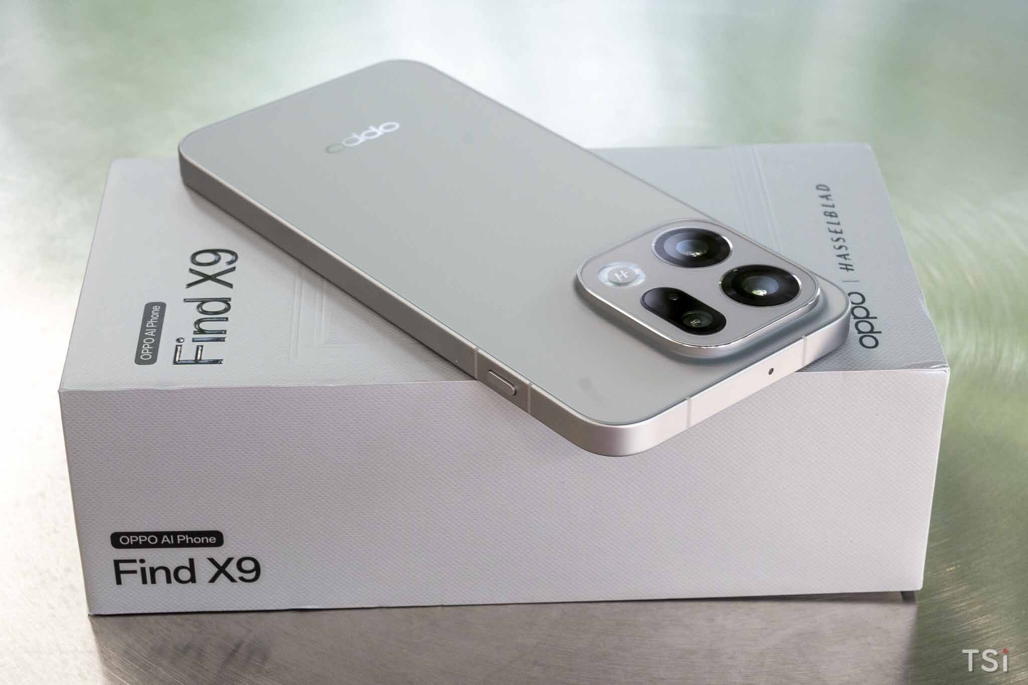 Mở hộp OPPO Find X9: đẹp, đơn giản nhưng cao cấp Mở hộp OPPO Find X9: đẹp, đơn giản nhưng cao cấp