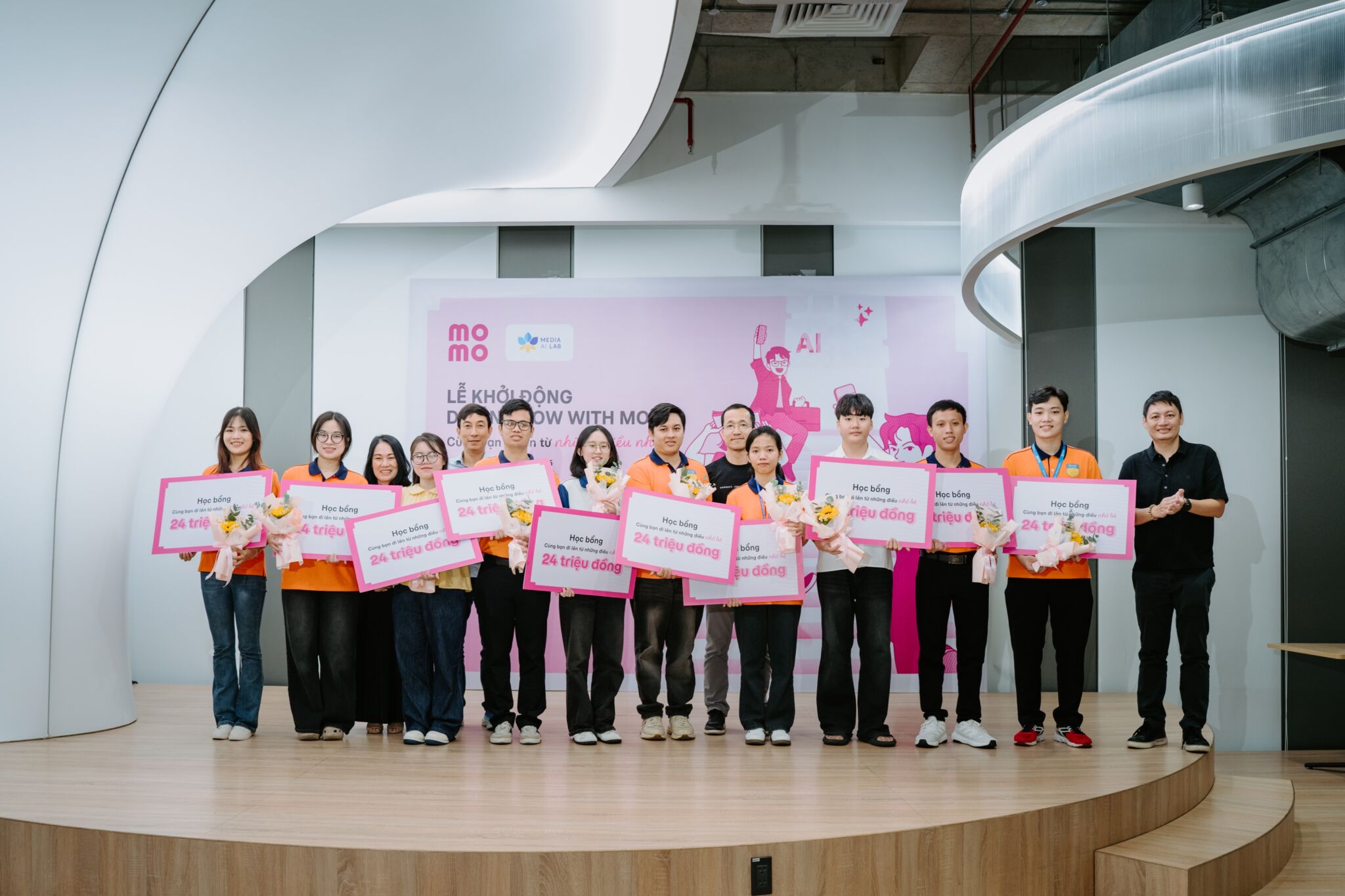 MoMo khởi động dự án “Grow with MoMo” MoMo khởi động dự án “Grow with MoMo” – cùng bạn trẻ bản lĩnh đi lên từ những điều nhỏ bé