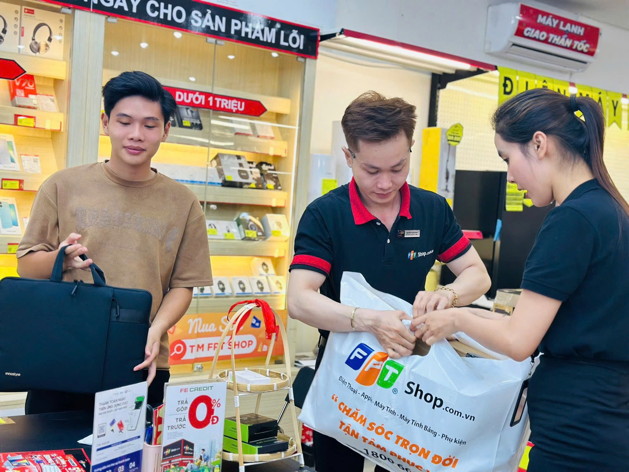 Mua laptop mùa cuối năm tại FPT Shop: Giảm đến 10%, tối đa 8 triệu đồng Mua laptop mùa cuối năm tại FPT Shop: Giảm đến 10%, tối đa 8 triệu đồng