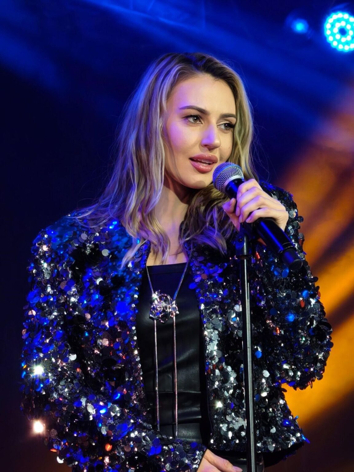 OPPO Find X9 Series ra mắt, giá từ 23 triệu đồng OPPO Find X9 Series chính thức ra mắt tại Việt Nam: Thiết lập chuẩn mực flagship toàn diện với Camera Hasselblad 200MP và Pin Silicon Carbon dung lượng 7500mAh