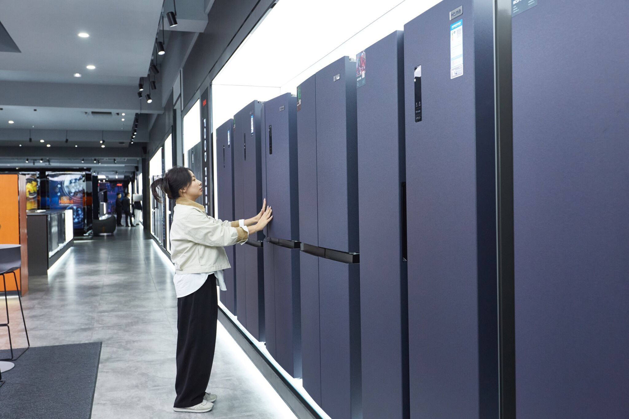 TCL khẳng định sức mạnh tự chủ công nghệ TCL khẳng định sức mạnh tự chủ công nghệ qua hành trình khám phá hệ sinh thái sản xuất toàn cầu