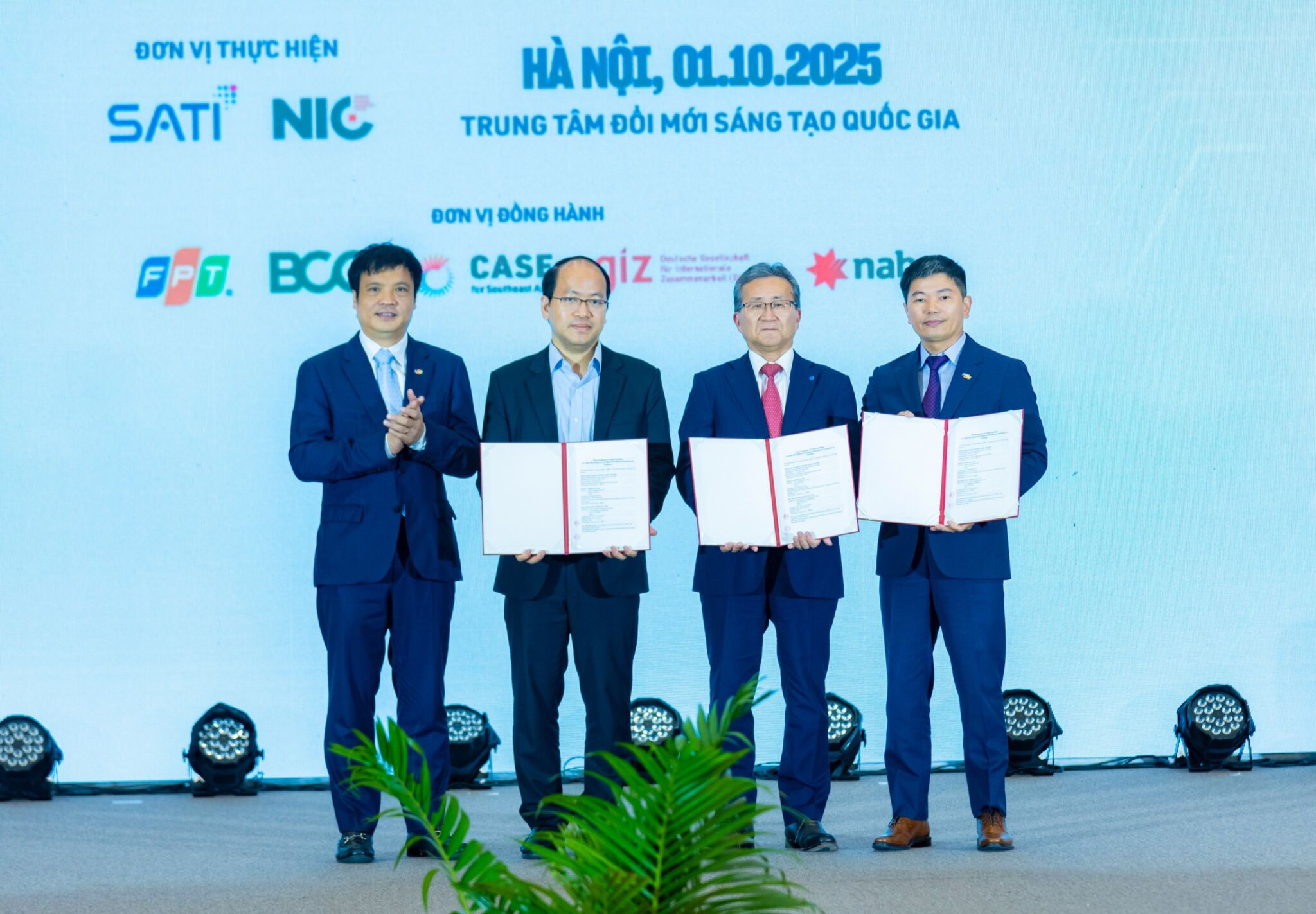 Tổng giám đốc FPT nêu 5 kiến nghị để đổi mới sáng tạo đi vào thực tiễn Tổng giám đốc FPT nêu 5 kiến nghị để đổi mới sáng tạo đi vào thực tiễn