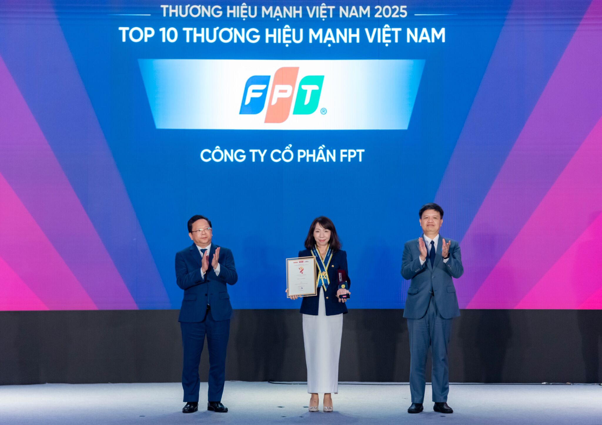 Top 10 thương hiệu mạnh Việt Nam tiếp tục “điểm danh” FPT