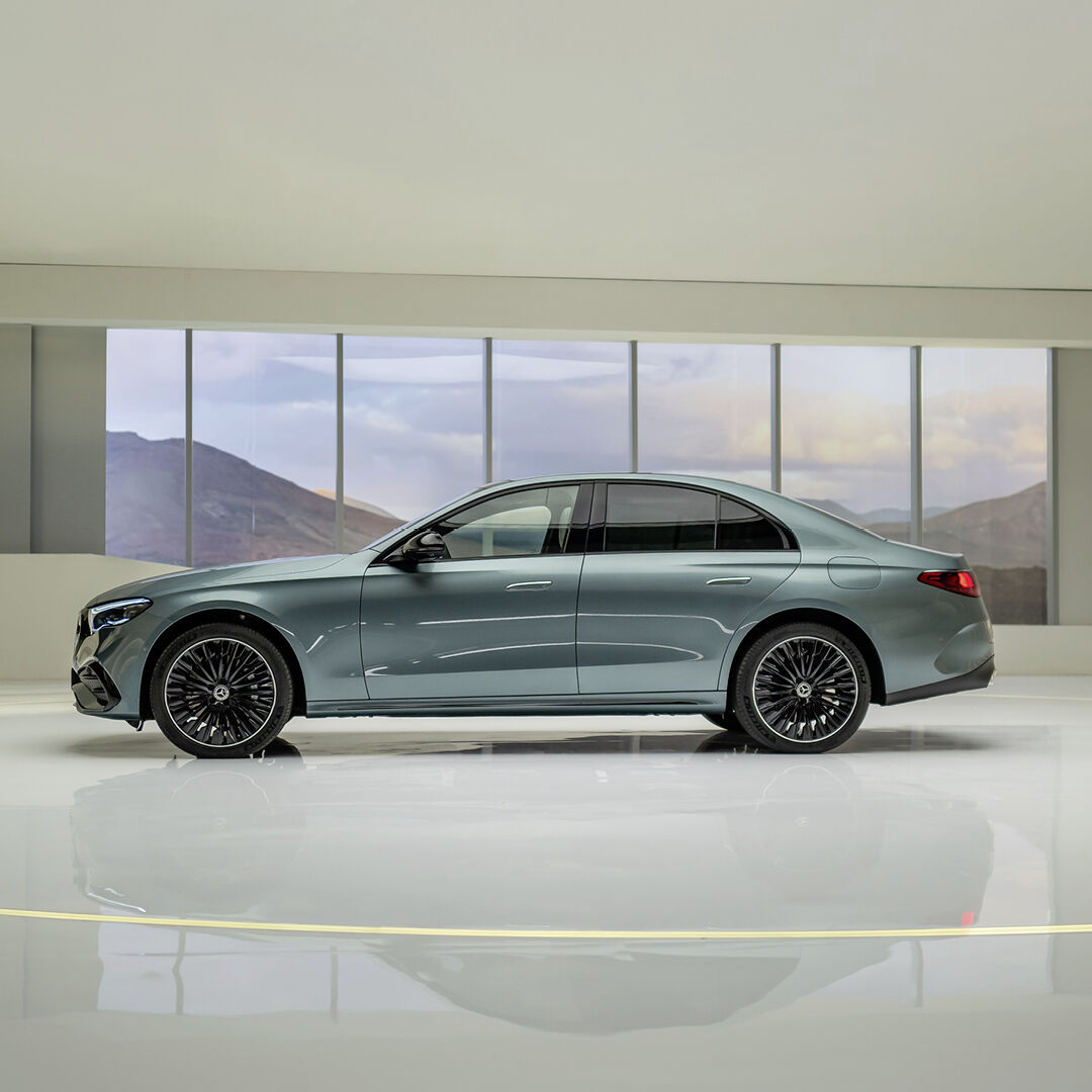 Ra mắt và triển lãm Mercedes-Benz E-Class Thế Hệ Mới tại Hà Nội Ra mắt và triển lãm Mercedes-Benz E-Class Thế Hệ Mới tại Hà Nội