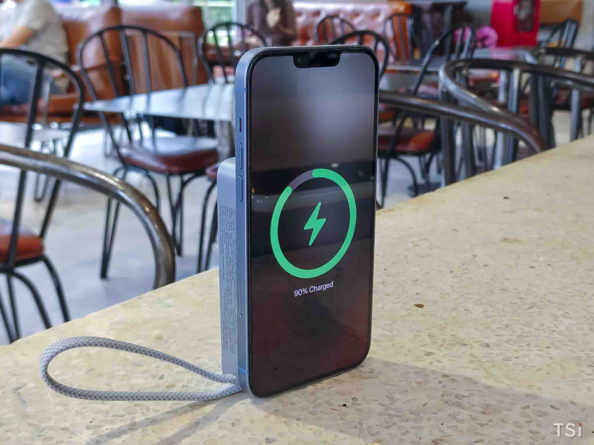 Pin và đế sạc Ugreen MagFlow: giải phóng thiết bị Apple khỏi dây nhợ Pin và đế sạc Ugreen MagFlow: giải phóng thiết bị Apple khỏi dây nhợ