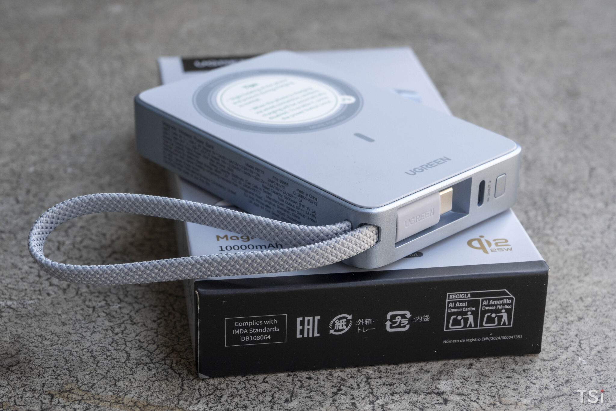Pin và đế sạc Ugreen MagFlow: giải phóng thiết bị Apple khỏi dây nhợ Pin dự phòng Ugreen MagFlow 10000mAh Magnetic Wireless Power Bank