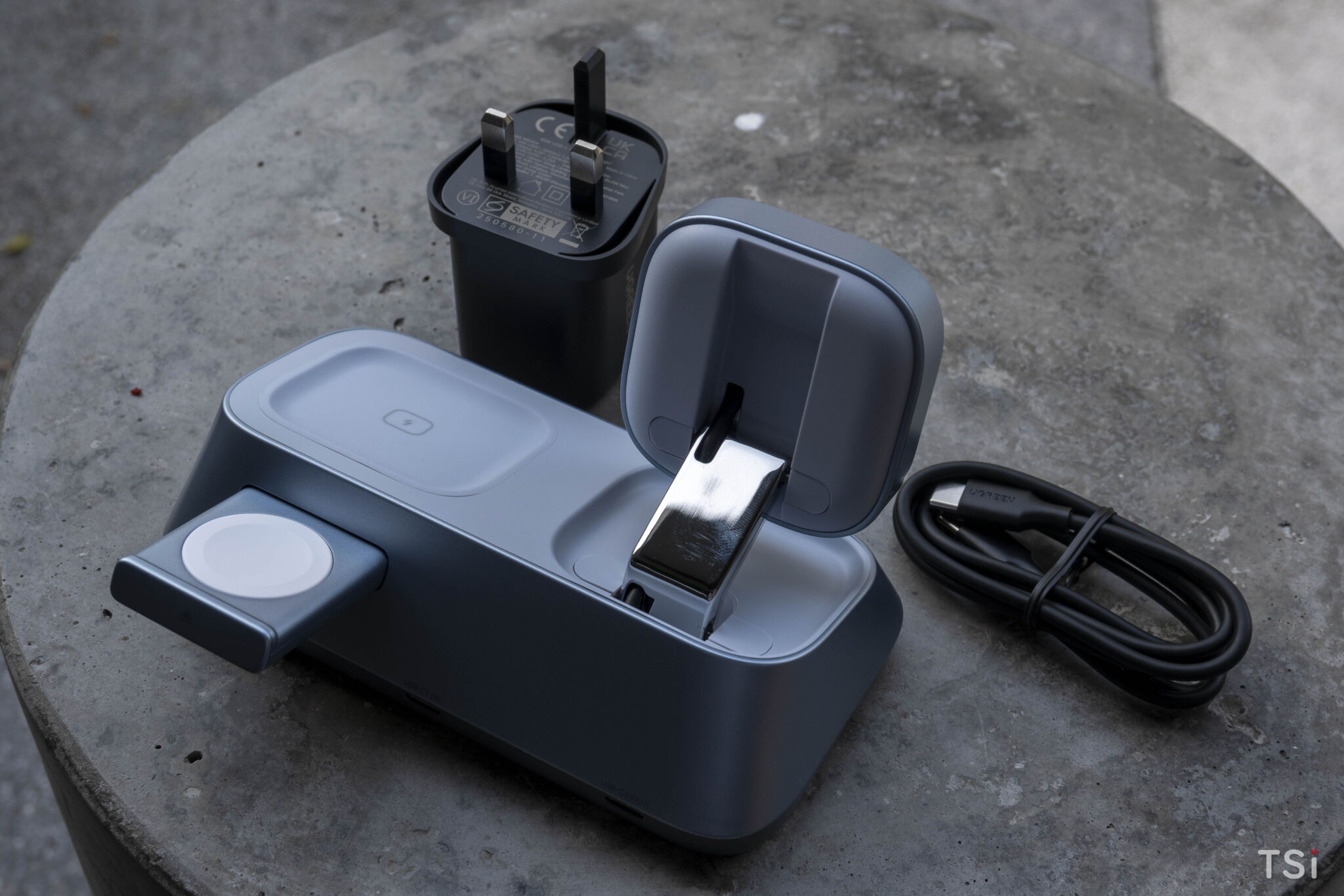 Pin và đế sạc Ugreen MagFlow: giải phóng thiết bị Apple khỏi dây nhợ Pin và đế sạc Ugreen MagFlow: giải phóng thiết bị Apple khỏi dây nhợ